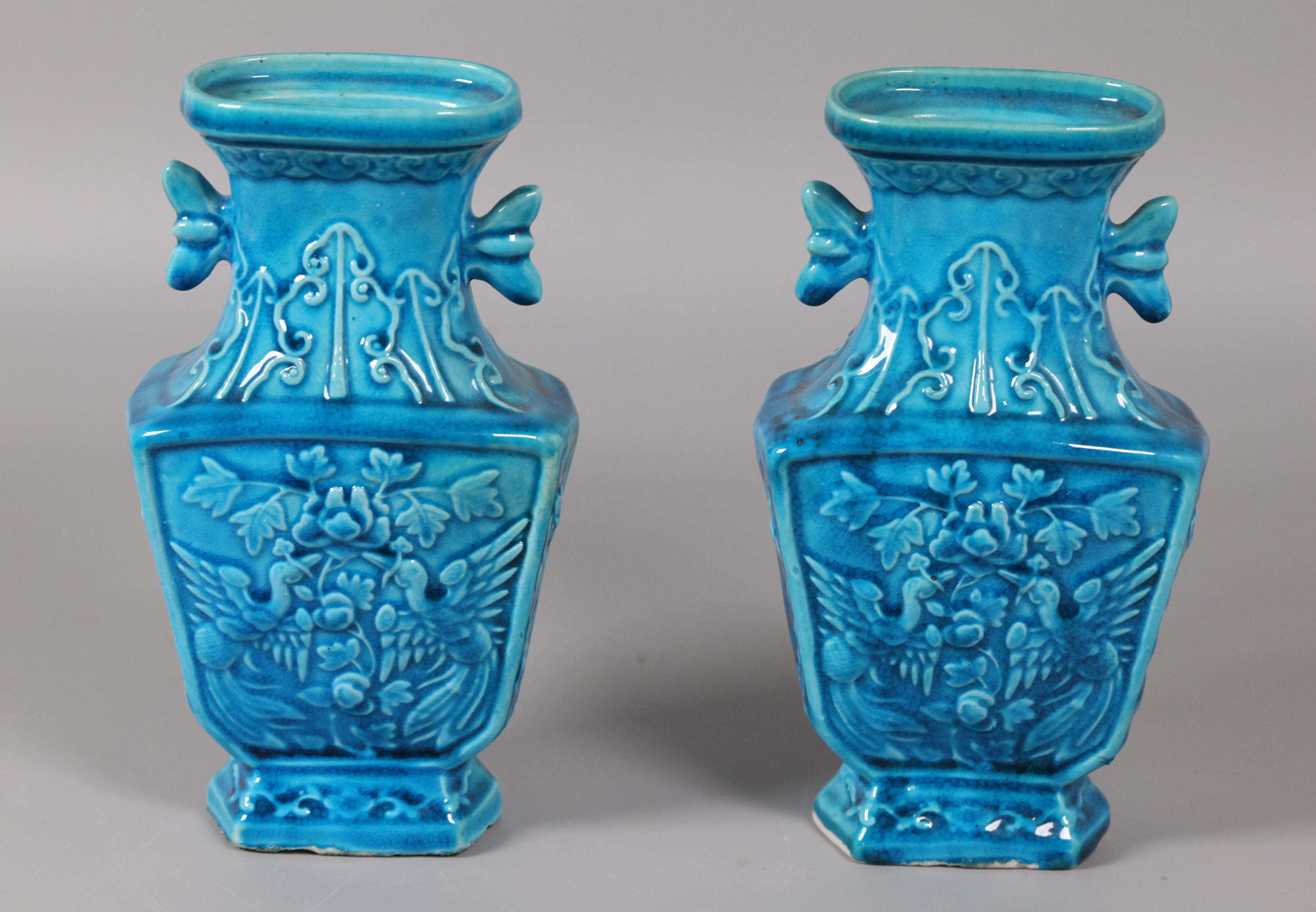 Chinois Paire de vases chinois en porcelaine émaillée turquoise, 19e siècle en vente