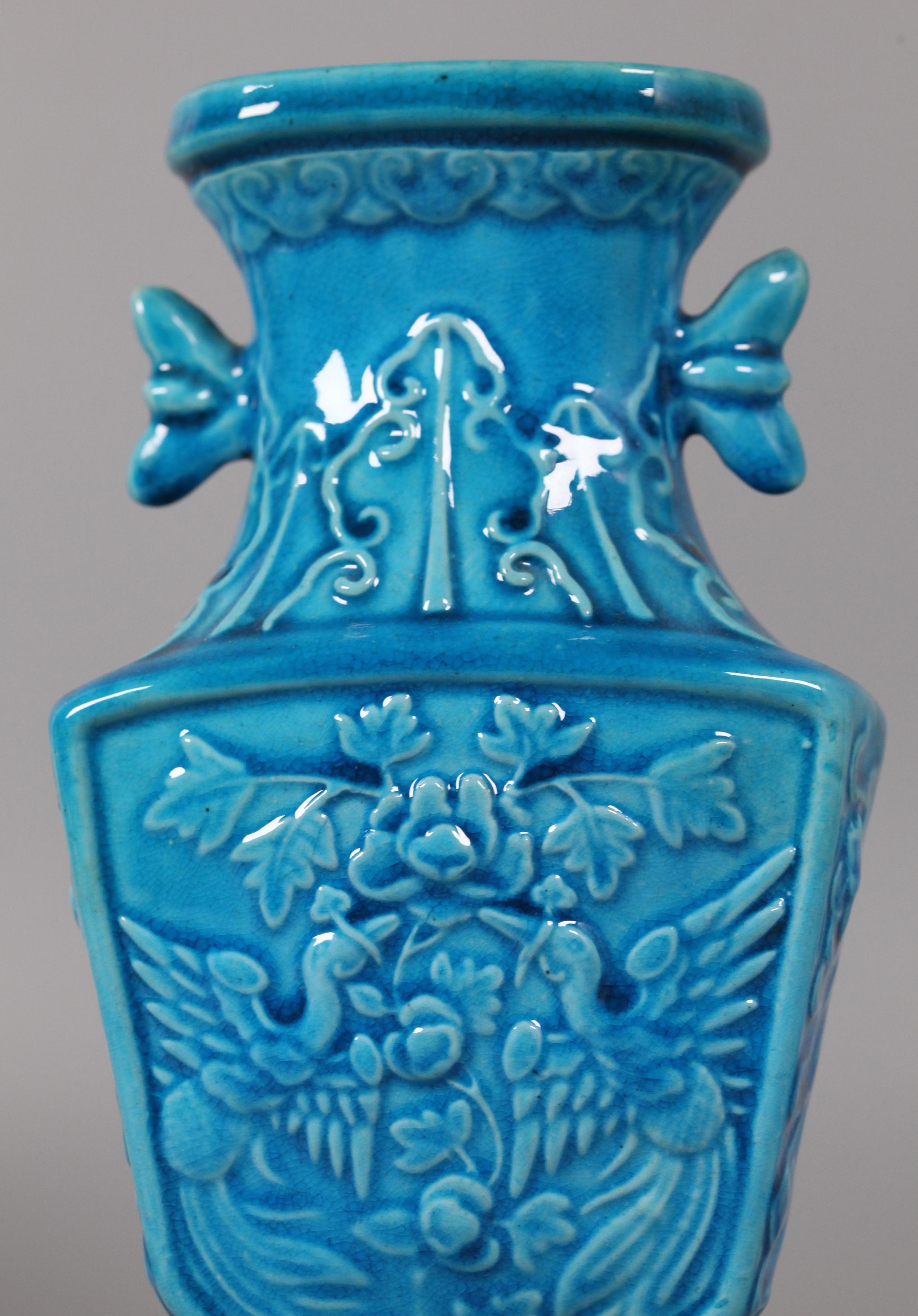 XIXe siècle Paire de vases chinois en porcelaine émaillée turquoise, 19e siècle en vente