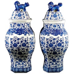 Antique Qing Dinasty Pair of Chinese Vases with Lid