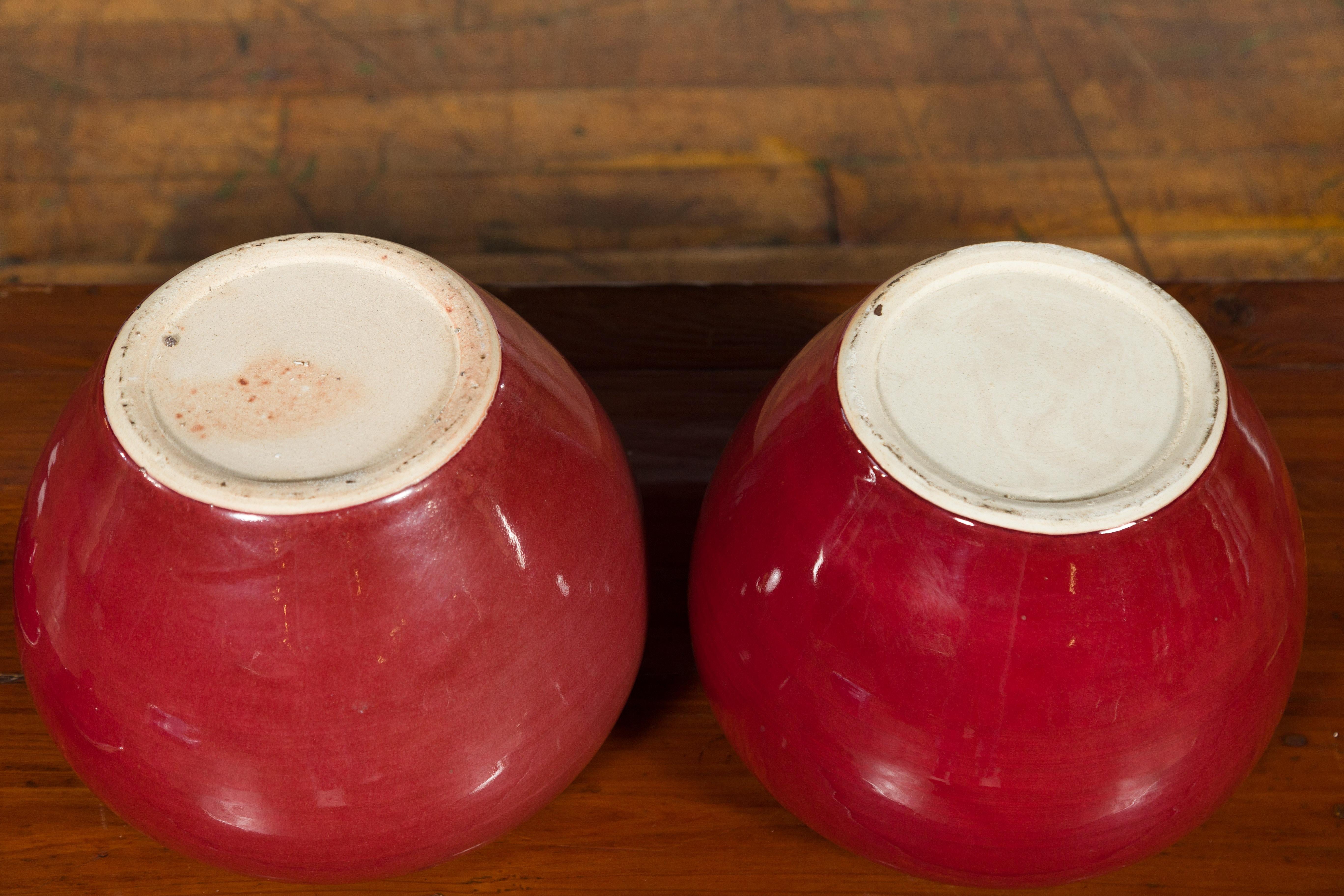 Pair of Chinese Vintage Jars with Oxblood Finish and Petite Lids For Sale 4