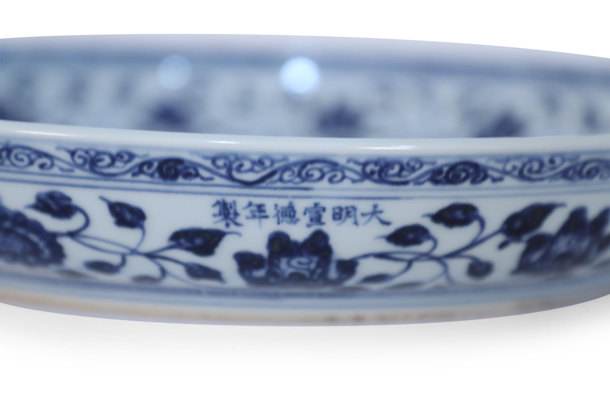 Chinese Export Pair of Chinese White and Blue Fish Decorative Plates For Sale