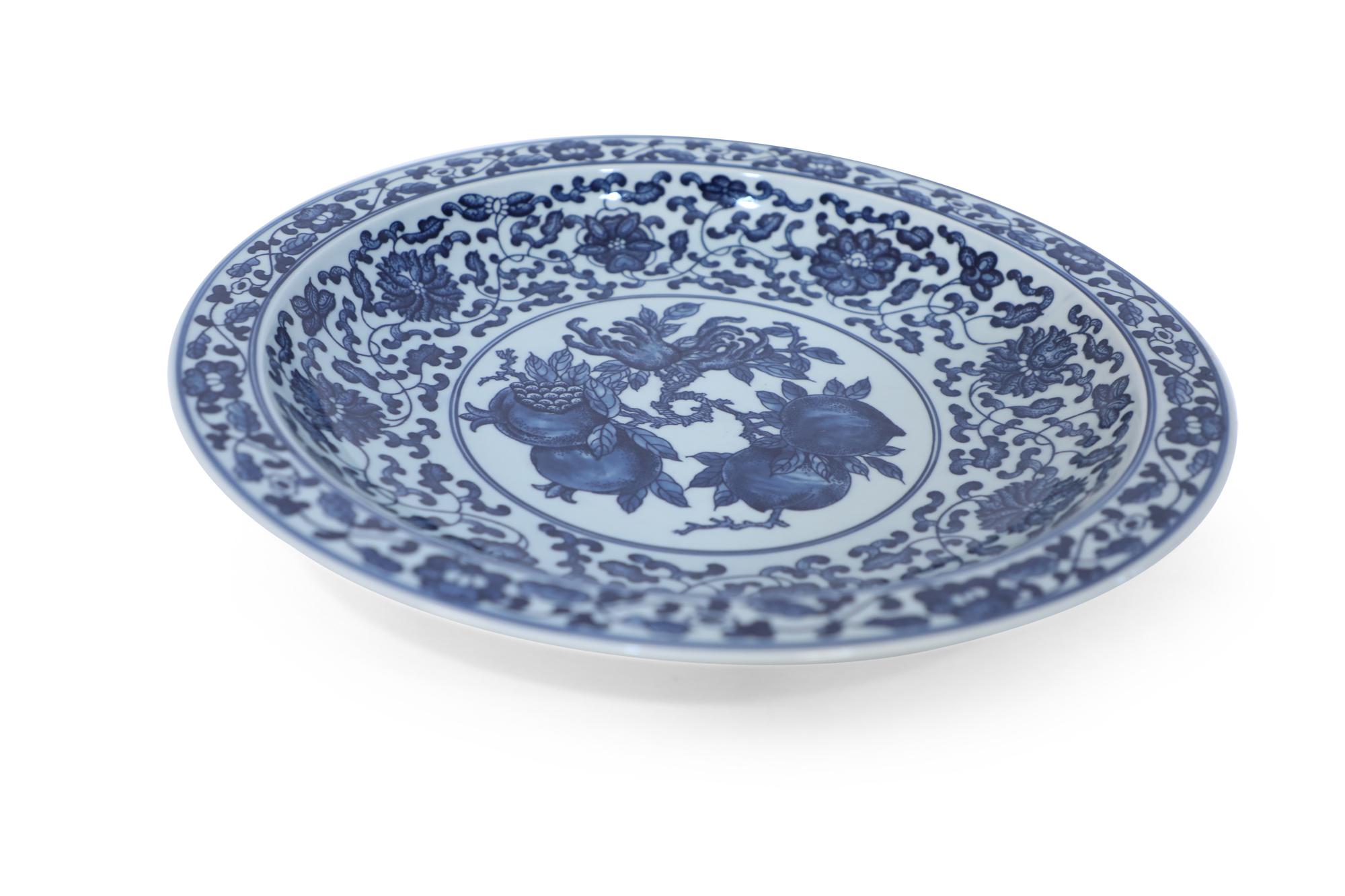 Pair of Chinese White and Blue Peaches Decorative Plates For Sale 4