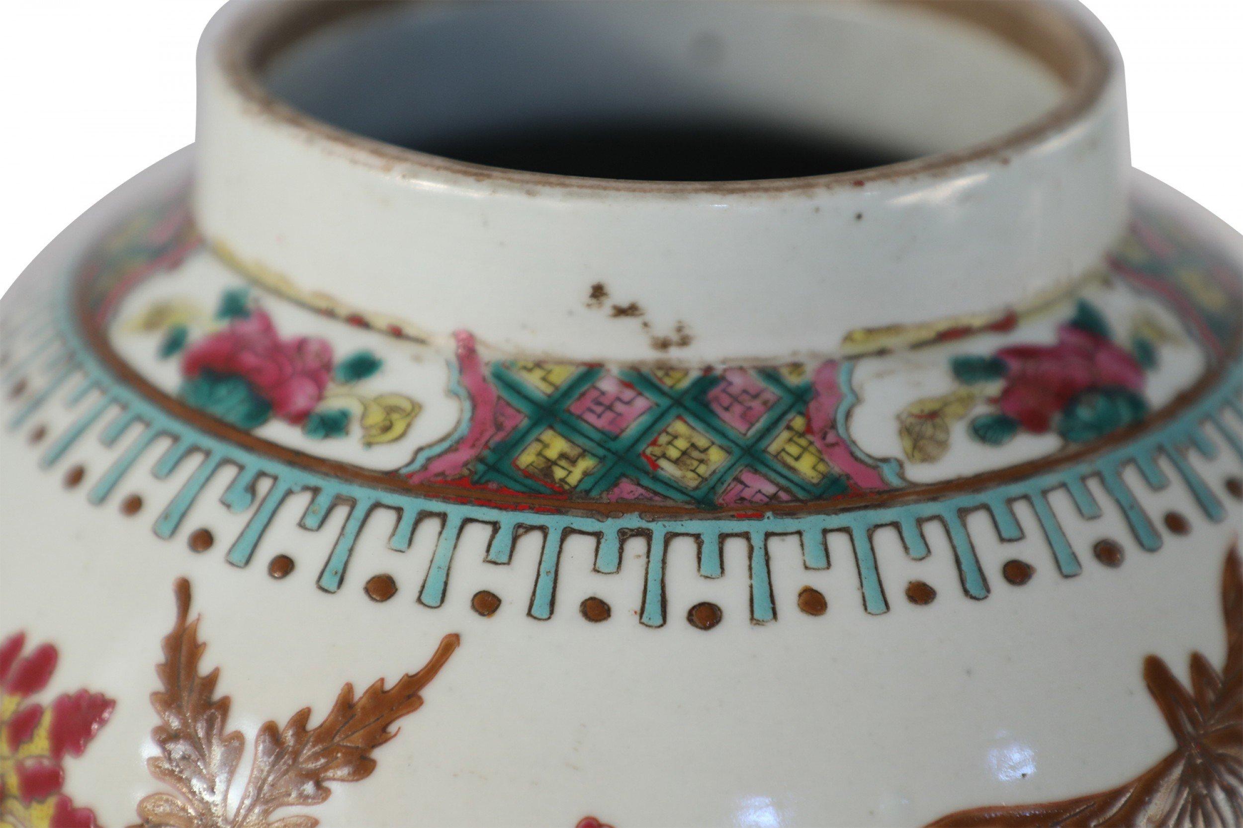 Pair of Chinese White and Maroon Floral Motif Porcelain Vases In Good Condition For Sale In New York, NY