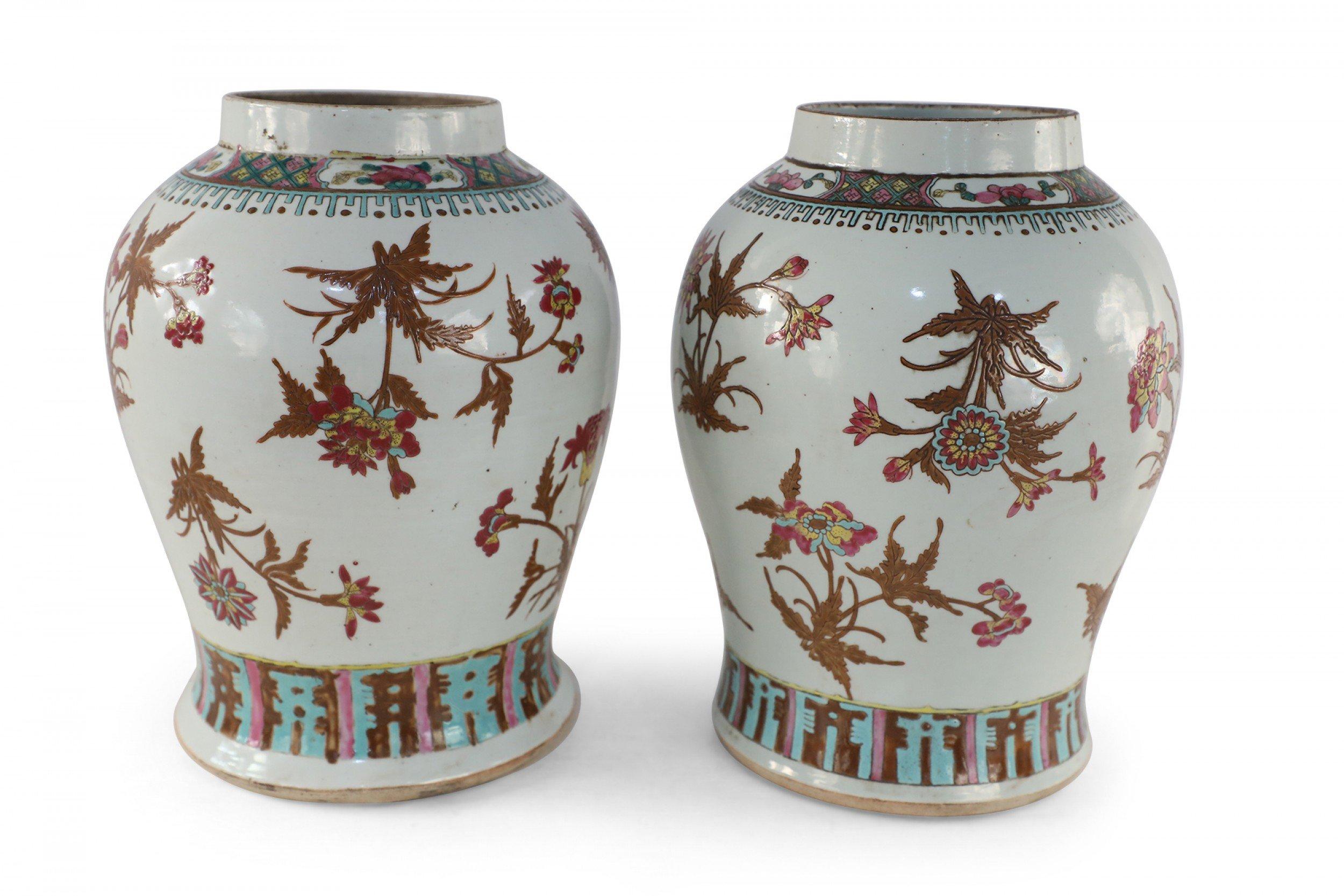 Pair of Chinese White and Maroon Floral Motif Porcelain Vases For Sale 1