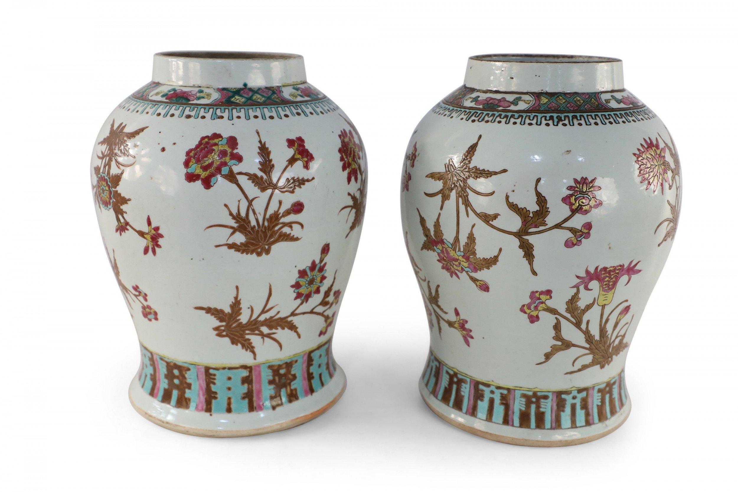 Pair of Chinese White and Maroon Floral Motif Porcelain Vases For Sale 2