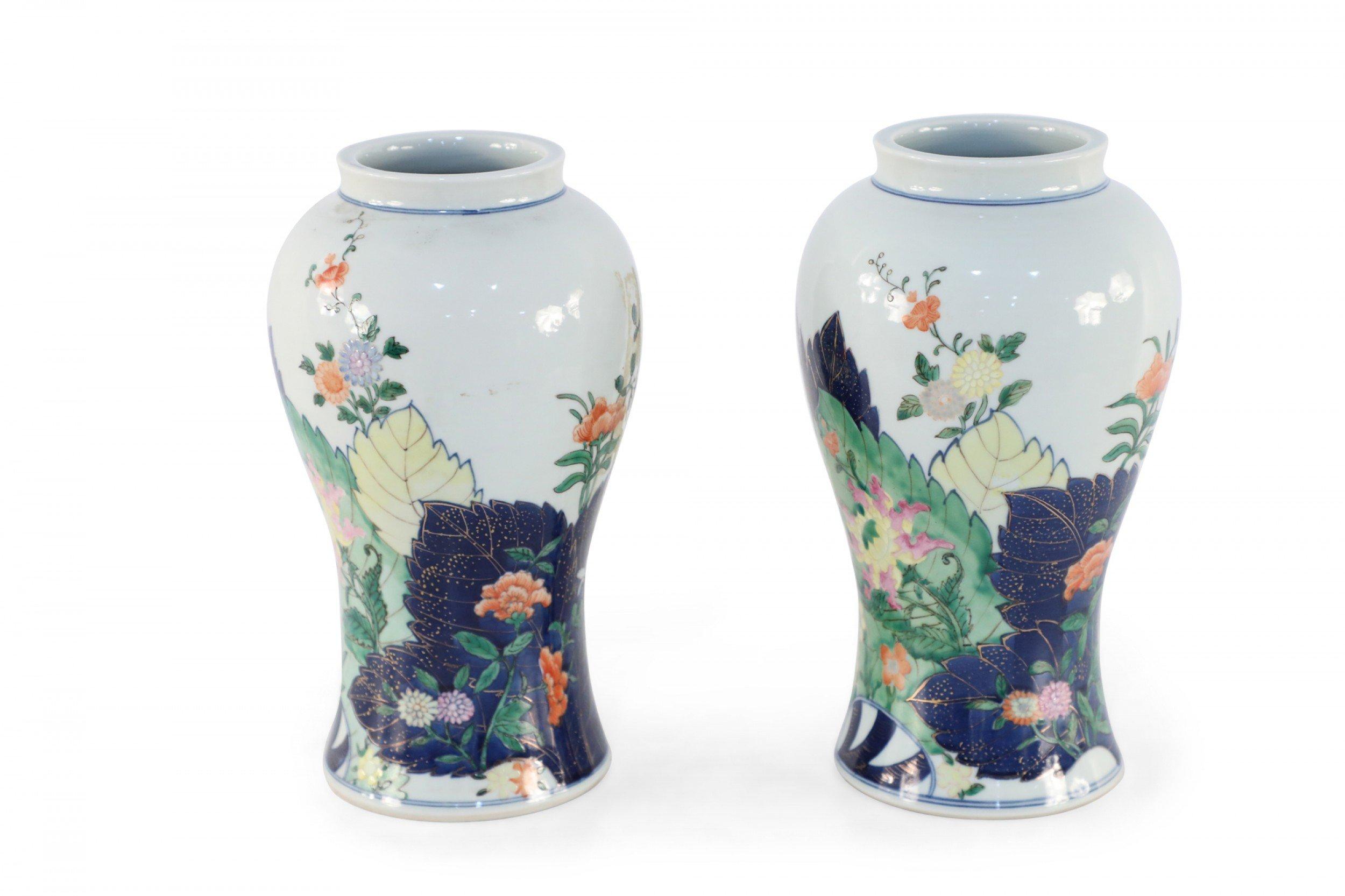 Pair of Chinese White Peacock and Floral Design Urn-Shaped Porcelain Vases In Good Condition For Sale In New York, NY
