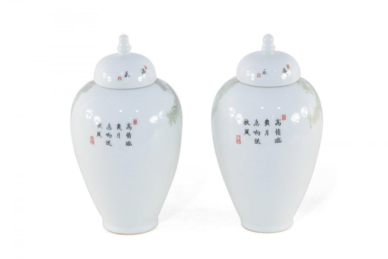 Pair of Chinese White Porcelain Famille Rose Lidded Jars In Good Condition For Sale In New York, NY