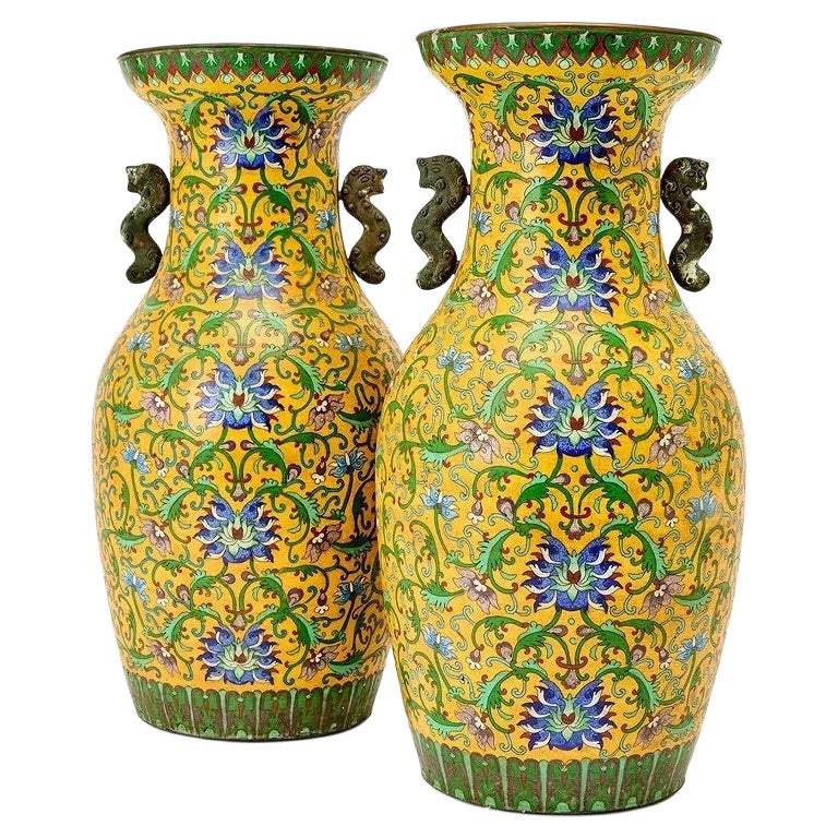 Pareja de jarrones chinos de cloisonné amarillo