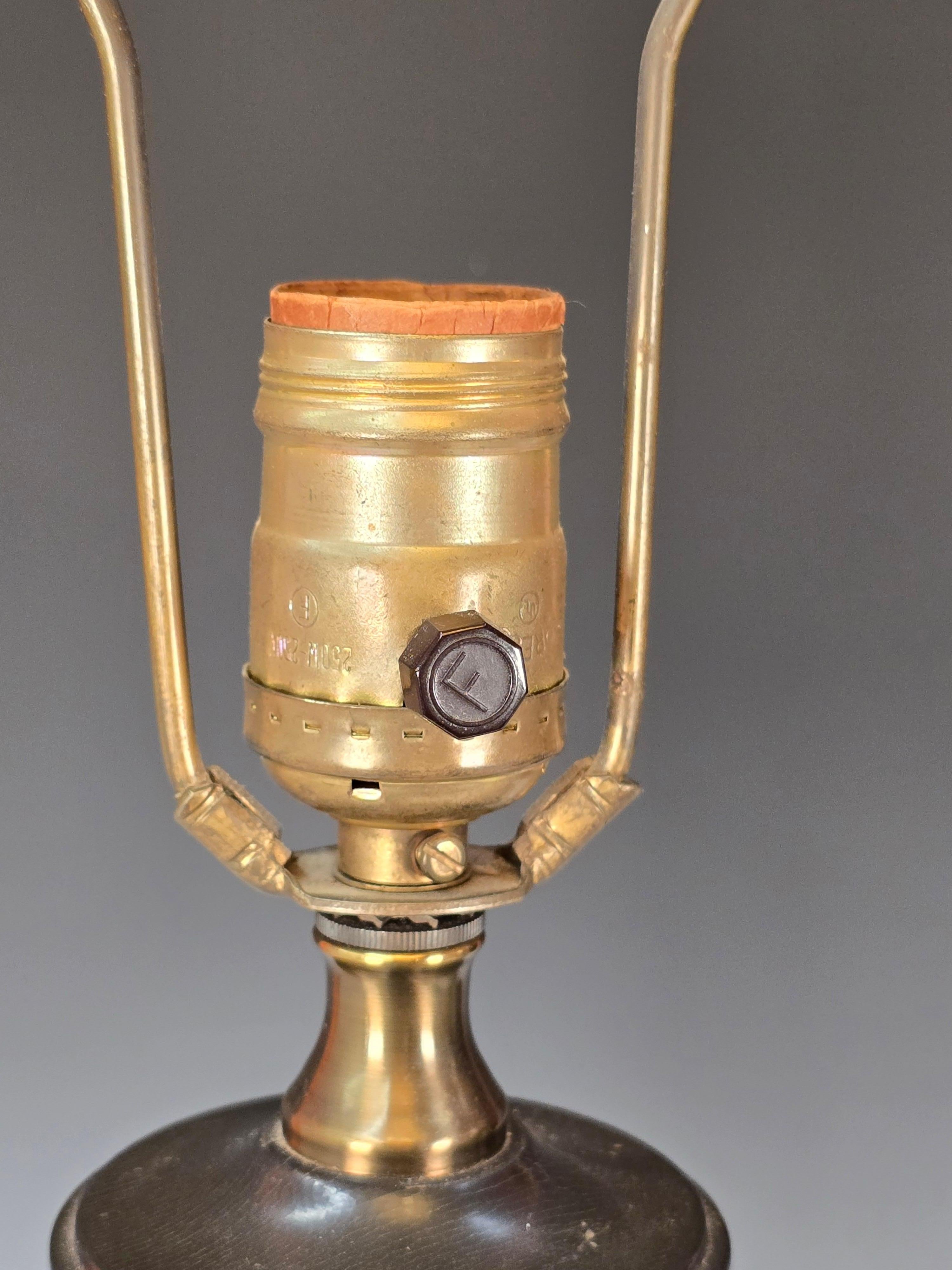 Paire de lampes chinoises à fond jaune et bleu sous glaçure Bon état - En vente à Kilmarnock, VA