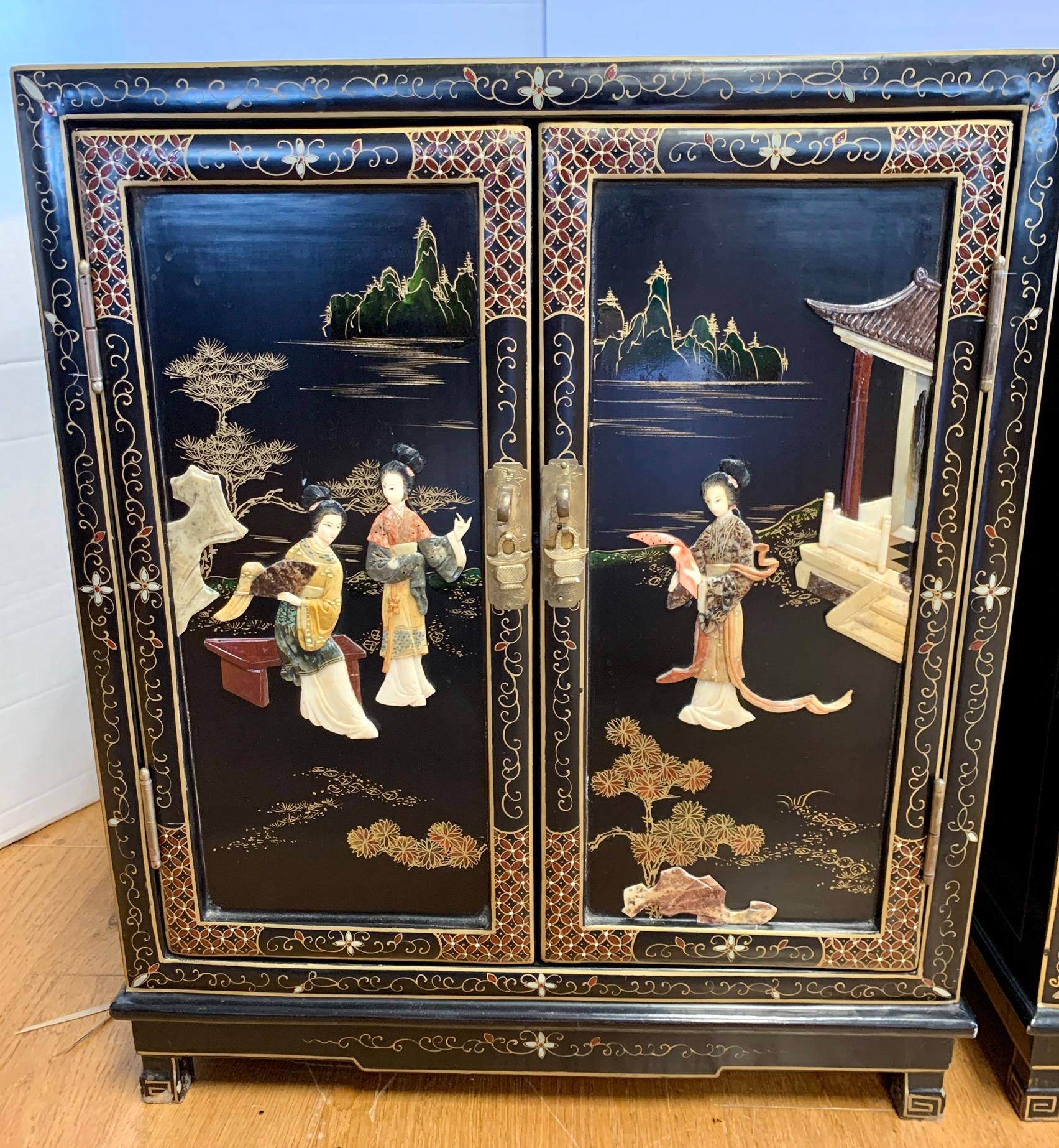 Late 20th Century Pair of Chinoiserie Black Lacquer Hand Painted Nightstands Cabinets