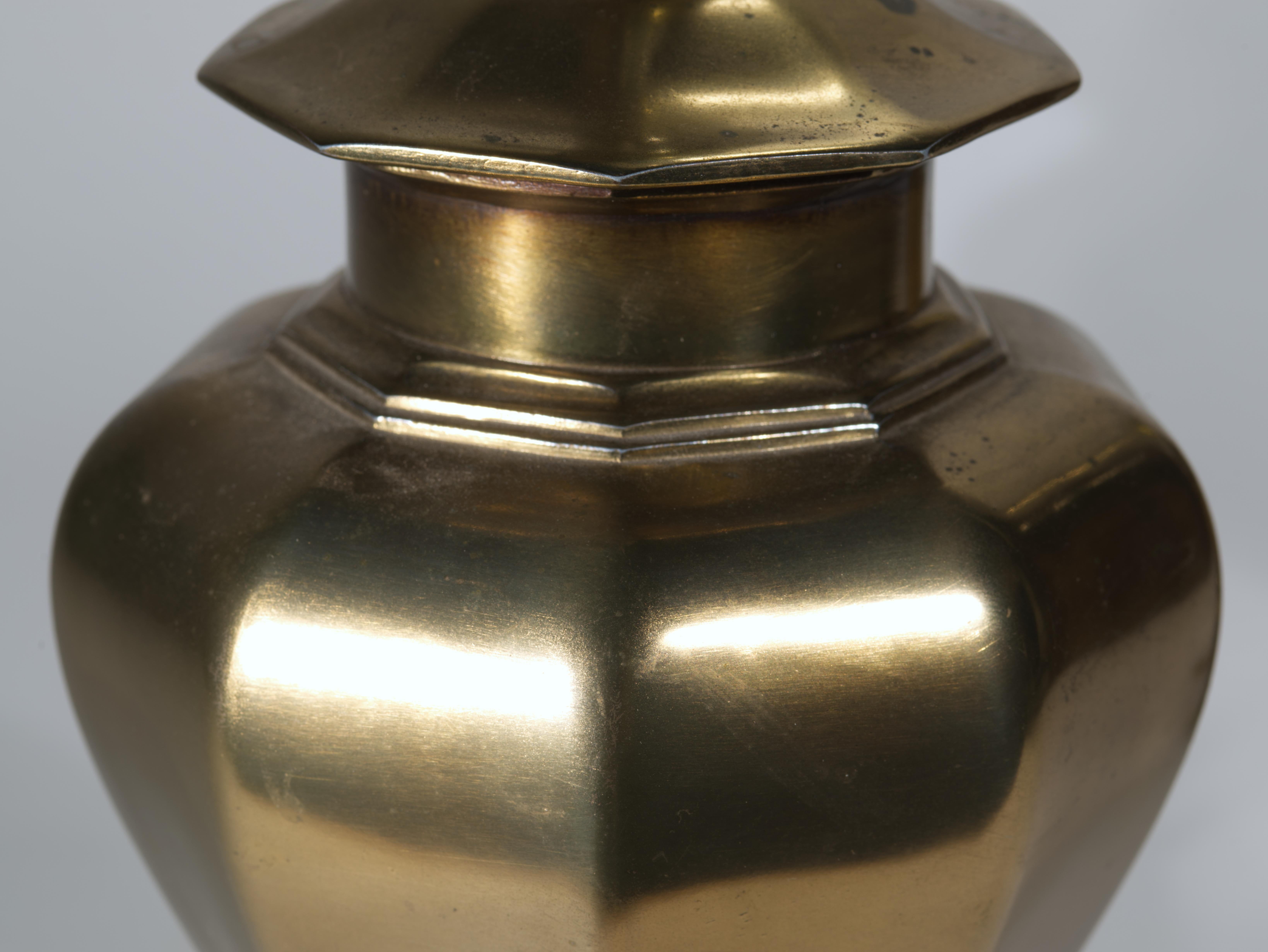 Pair of Chinoiserie Bronze Ginger Jar Urn Table Lamps on Claw Foot Bases In Good Condition For Sale In Clifton Springs, NY