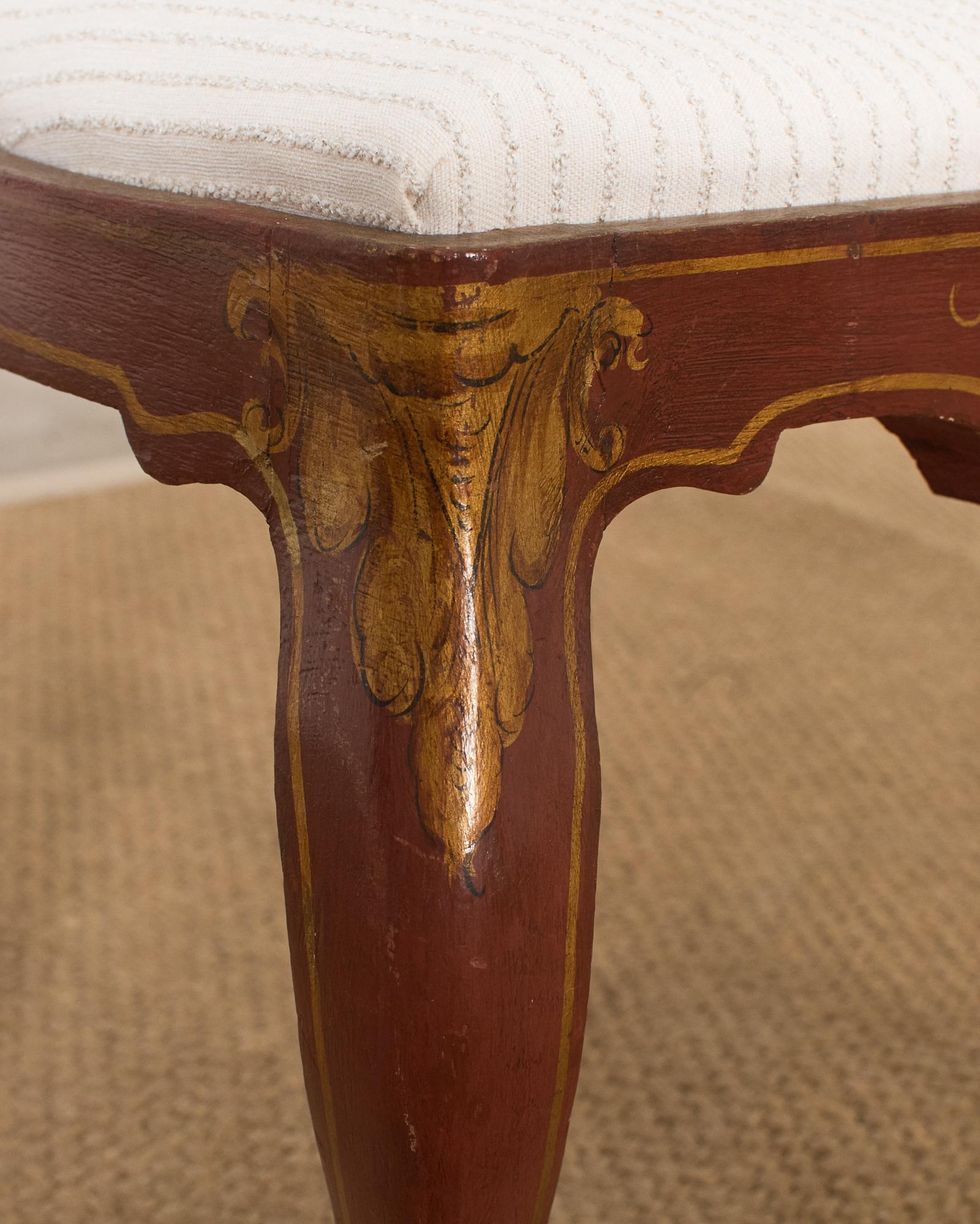 Paar Esstischstühle im Queen Anne-Stil mit Chinoiserie-Dekor im Angebot 10