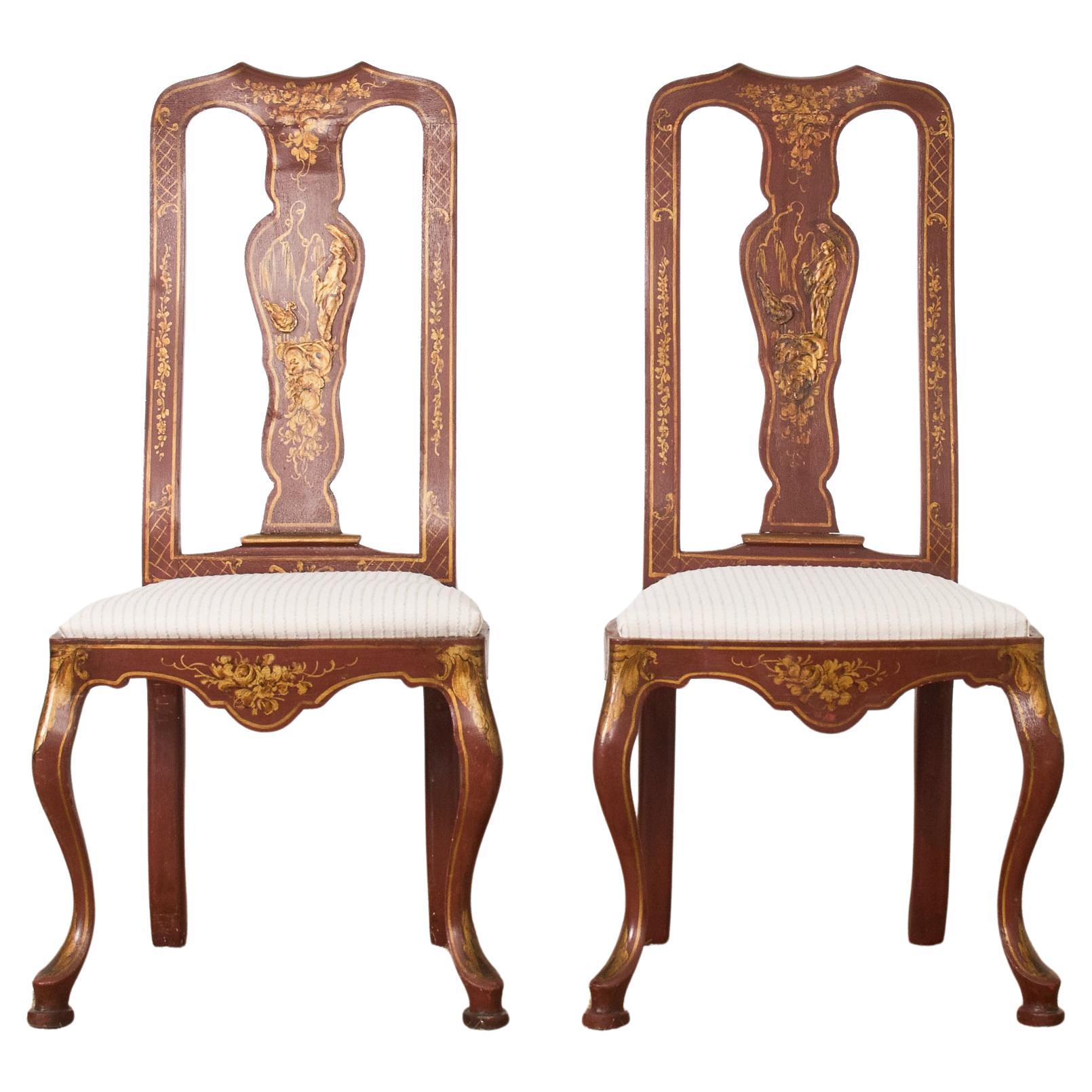 Paire de chaises de salle à manger de style Queen Anne décorées de chinoiseries en vente