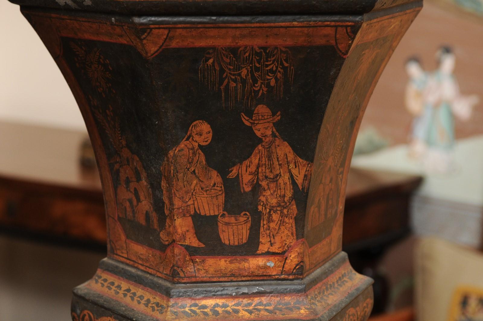 Paire d'urnes en tôle décorées de chinoiseries:: fin du 19ème siècle en vente 3