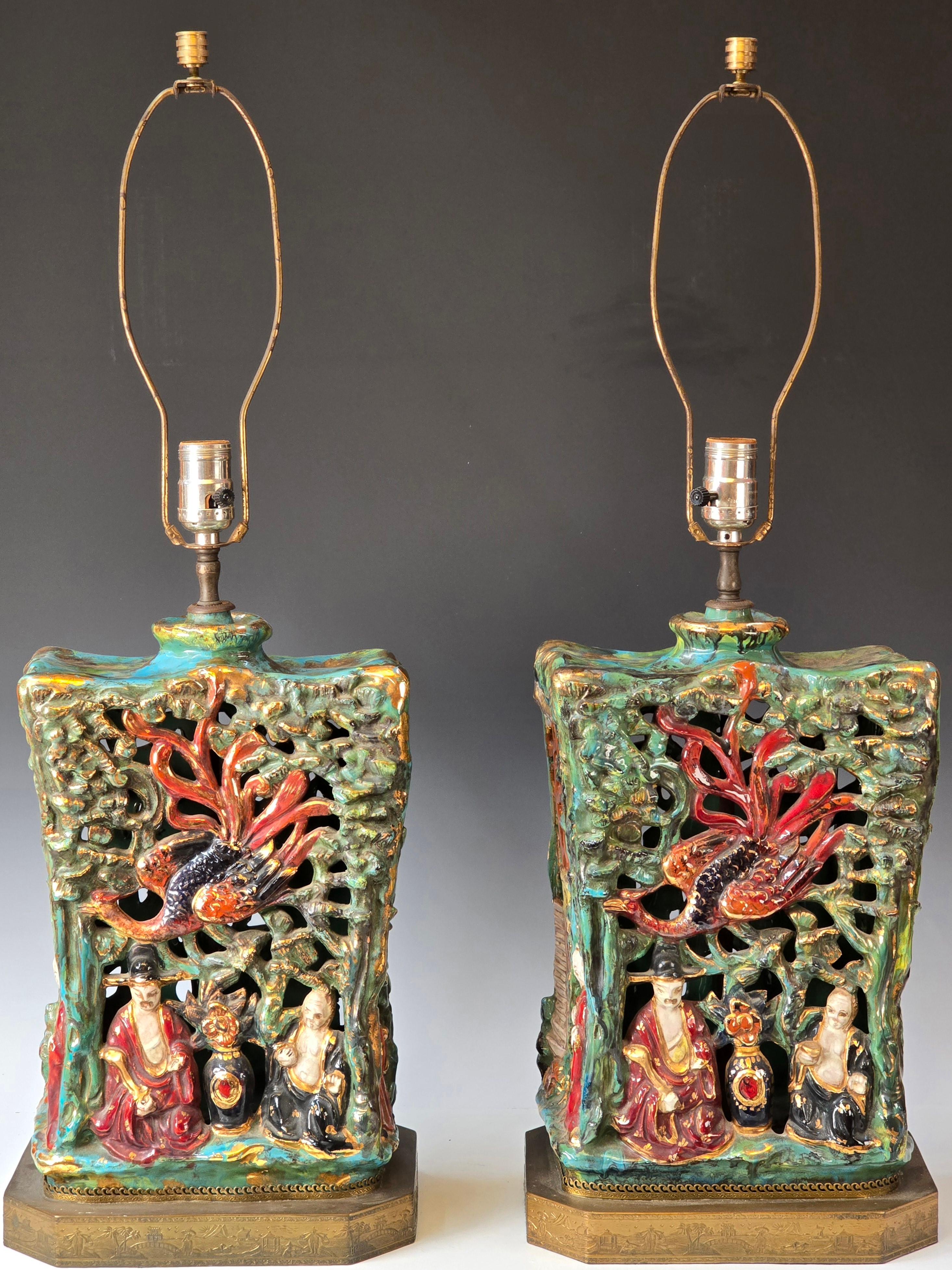 Un bel ensemble de lampes de Chinoiserie réalisées en majolique par le professeur Eugenio Pattarino de Florence.  Créé à la fin des années 1940 dans son Studio près du Ponte Vecchio.   Artiste et sculpteur italien, il a étudié auprès d'agiovanni