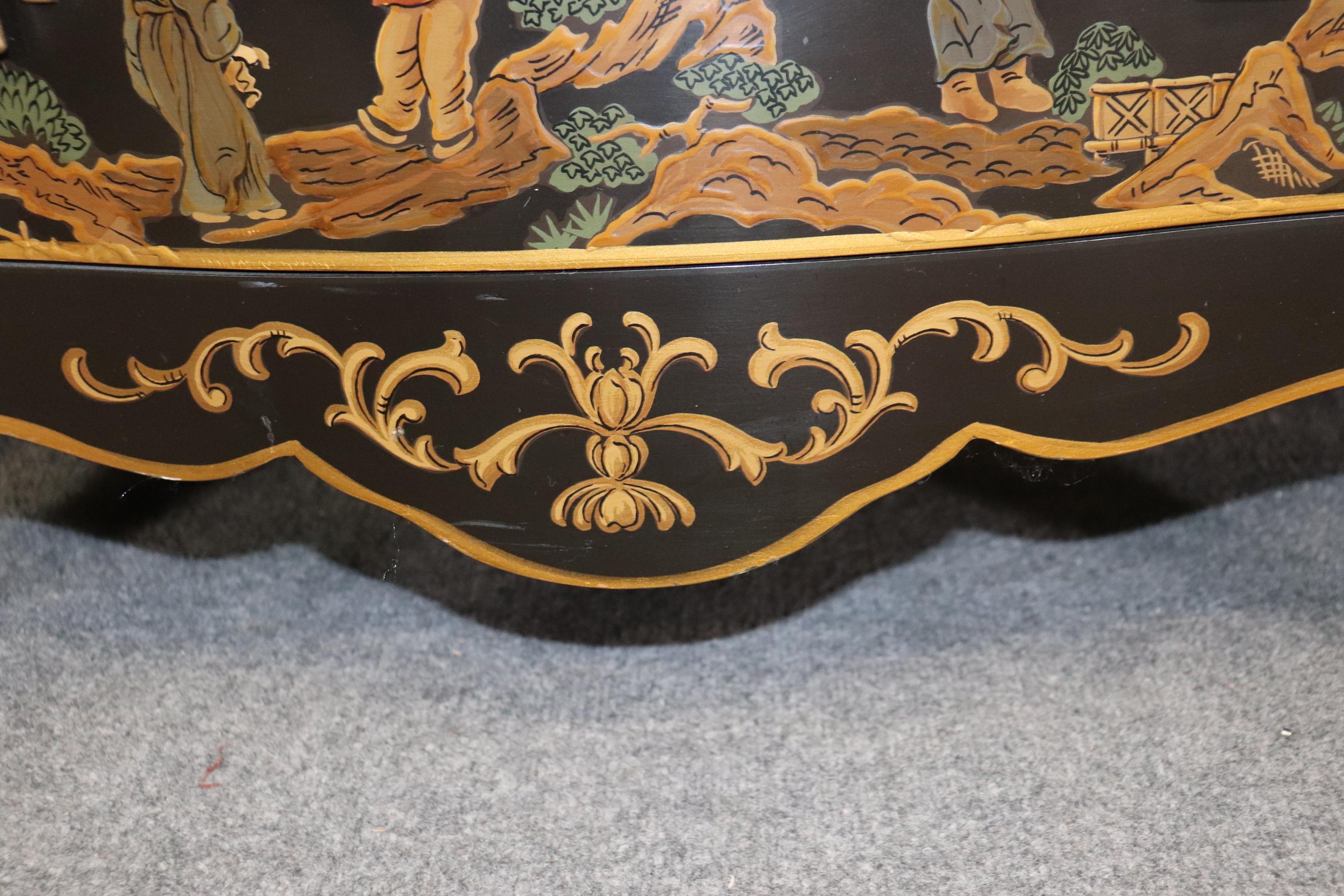 Paire de commodes de style Louis XV peintes et de style chinoiseries, de taille moyenne, vers 1970 en vente 5
