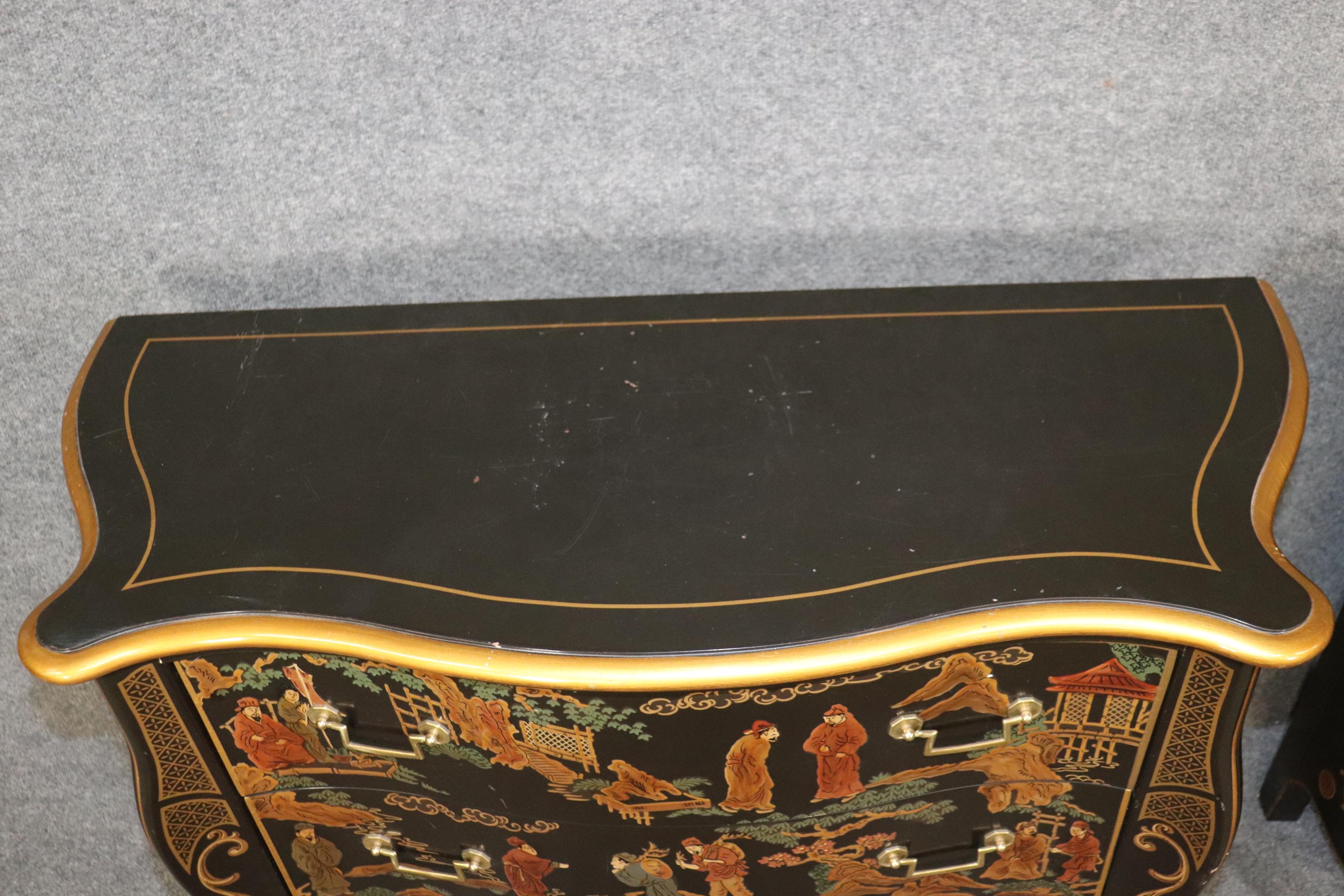 Paire de commodes de style Louis XV peintes et de style chinoiseries, de taille moyenne, vers 1970 en vente 1