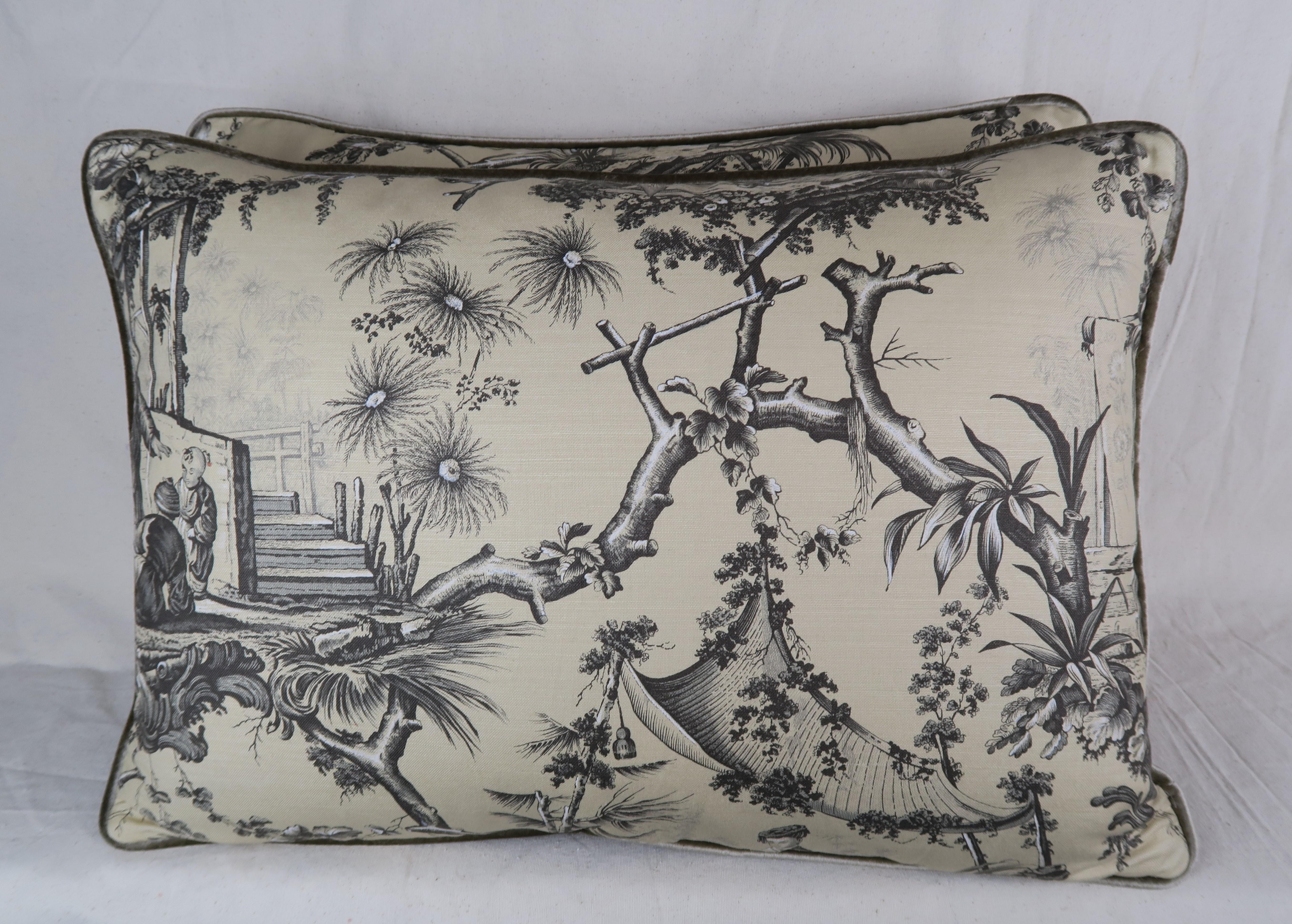 Pair of Chinoiserie Style Printed Pillows In Excellent Condition In Los Angeles, CA