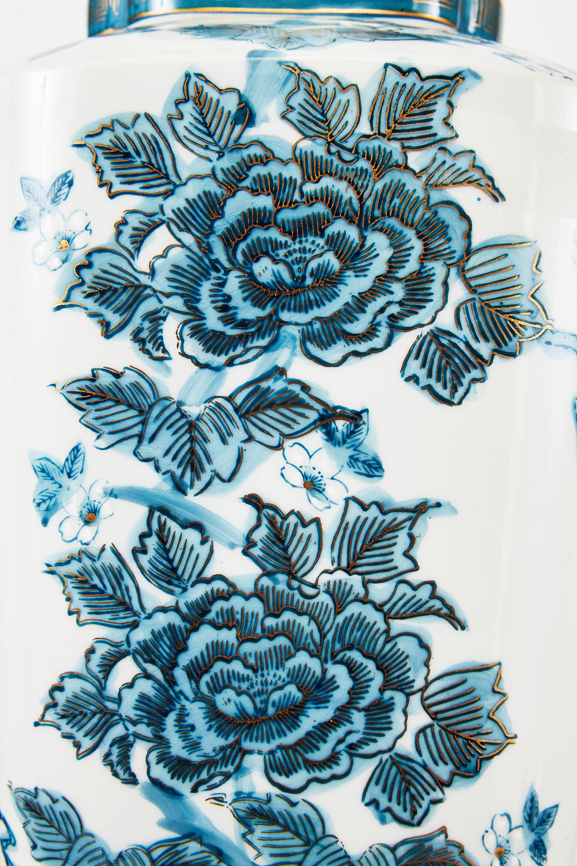 Chinoiseries Paire de lampes de table bleues de style chinoiserie peintes à la main dans le style de Billy Haines