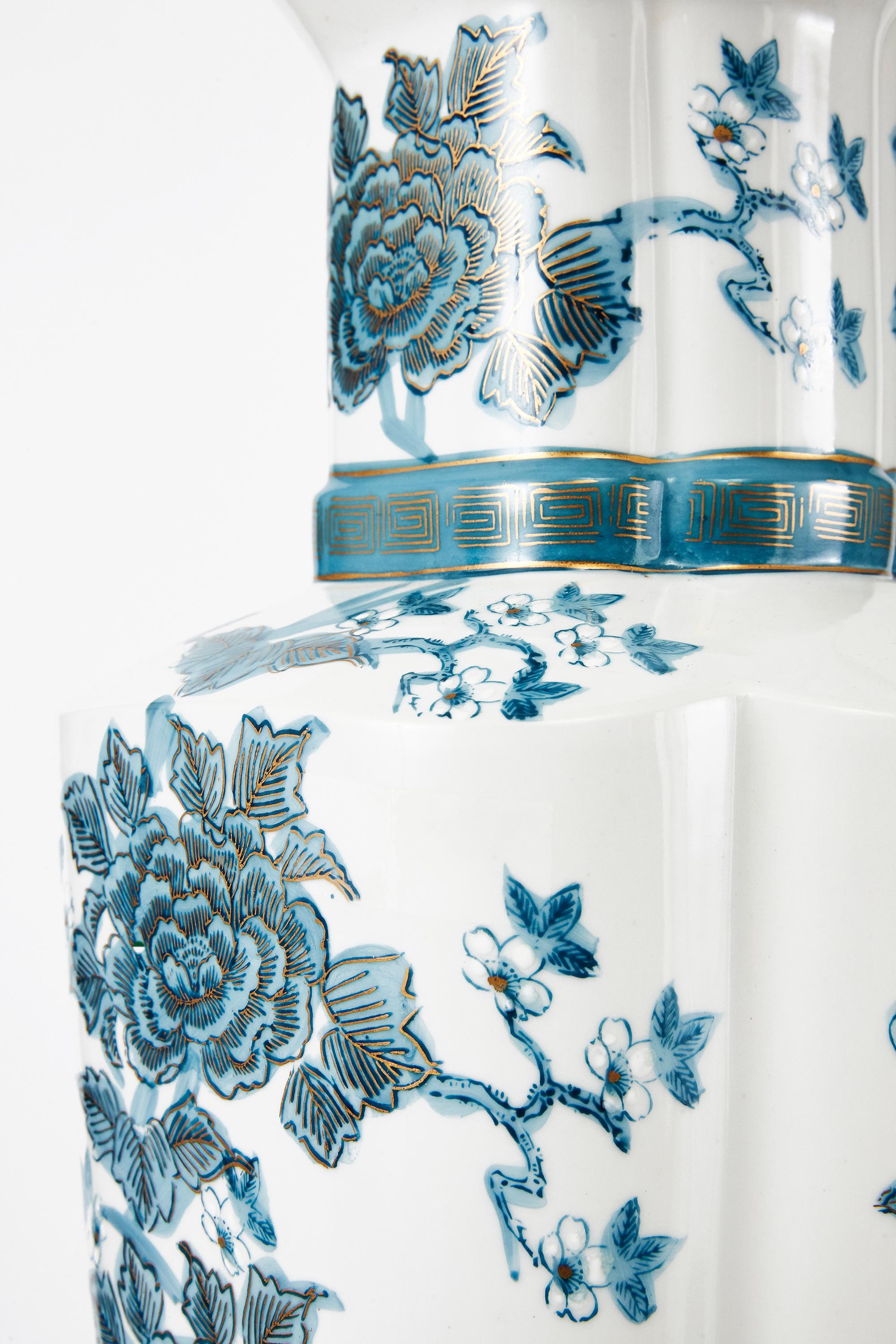 American Pair of Blue Chinoiserie Hand Painted Table Lamps in the Style of Billy Haines For Sale