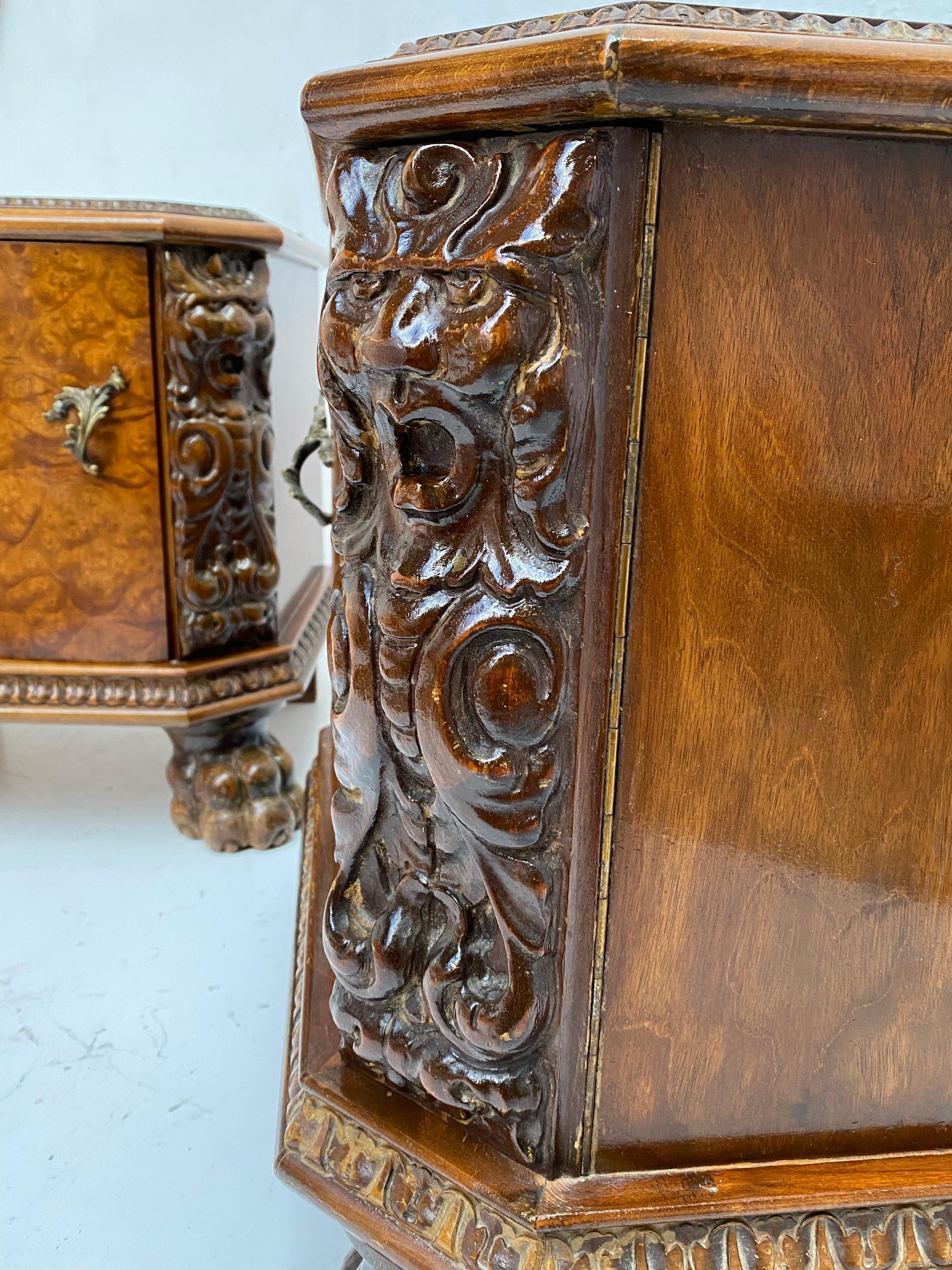 Pair of Chippendale Baroque Style Night Stands with Lion Claw Feet Carved Walnut In Good Condition For Sale In bergen op zoom, NL
