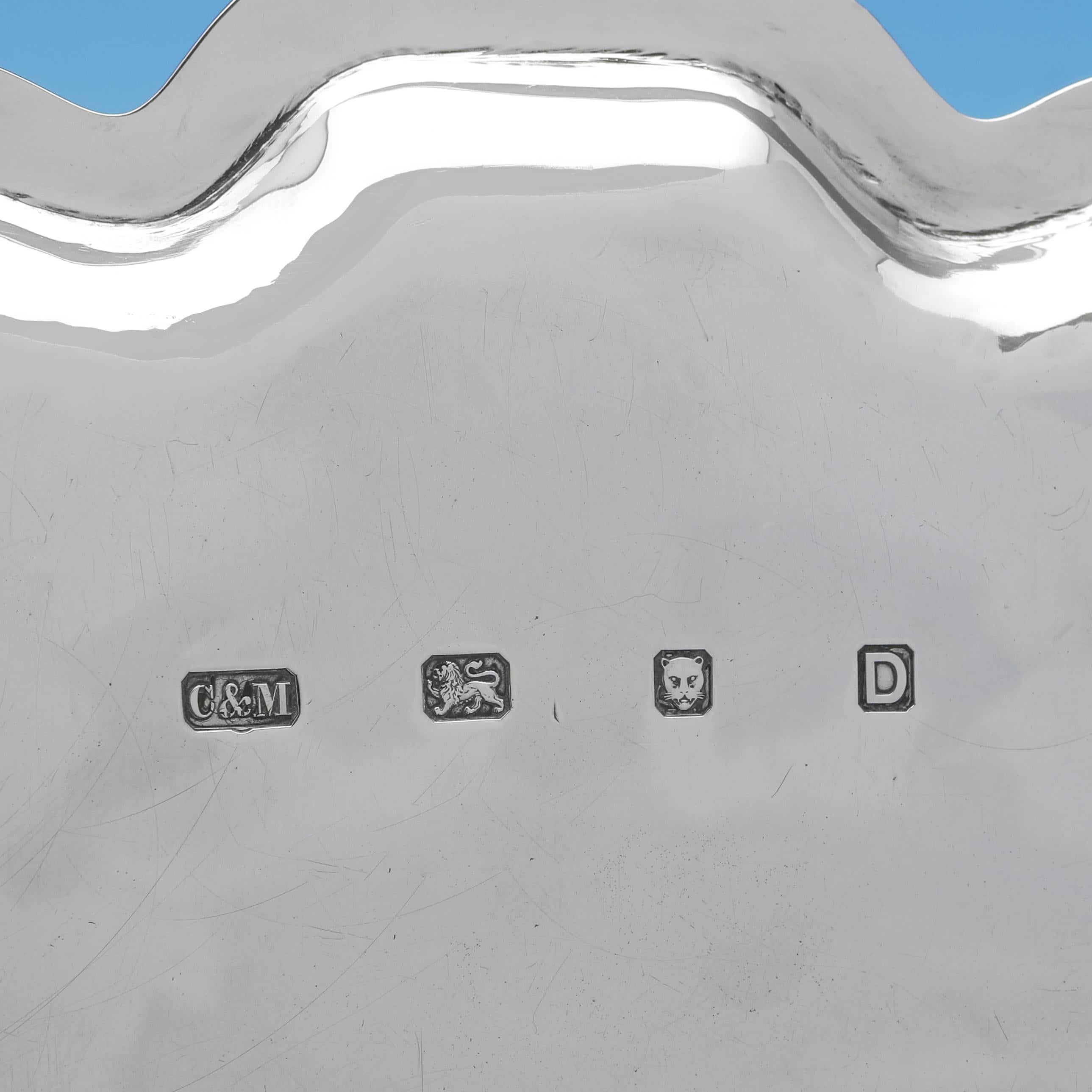 Paar Salben aus Sterlingsilber mit Chippendale-Rand - 90 Feinunzen - 1939 im Angebot 1