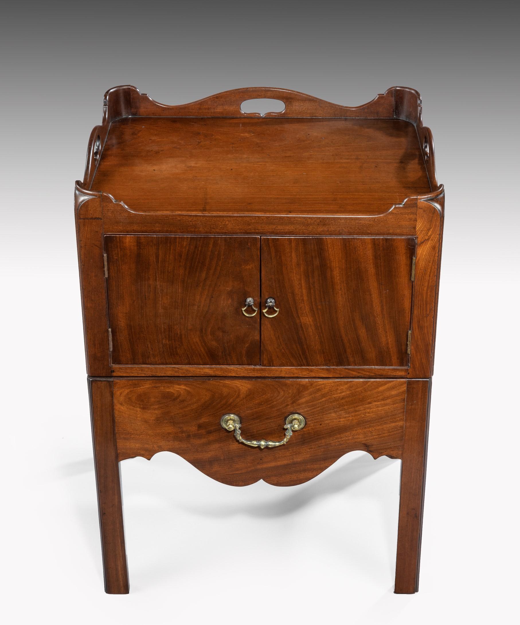 English Pair of Chippendale Period Mahogany Tray Top Commodes