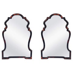 Paire de miroirs Chippendale en corne rouge et résine
