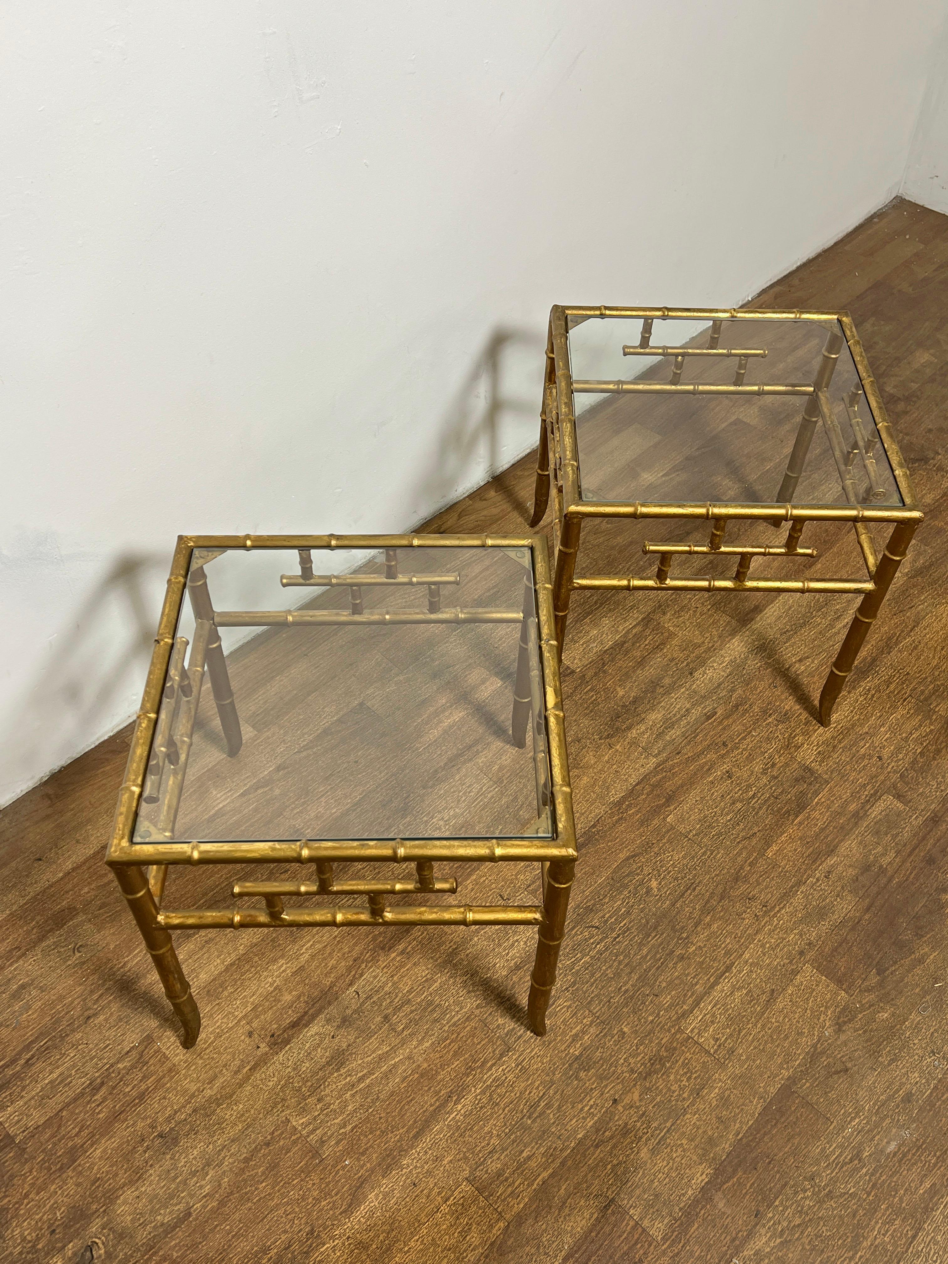 Paar Beistelltische aus vergoldetem Zinn im Chippendale-Stil, ca. 1960er Jahre (Hollywood Regency) im Angebot