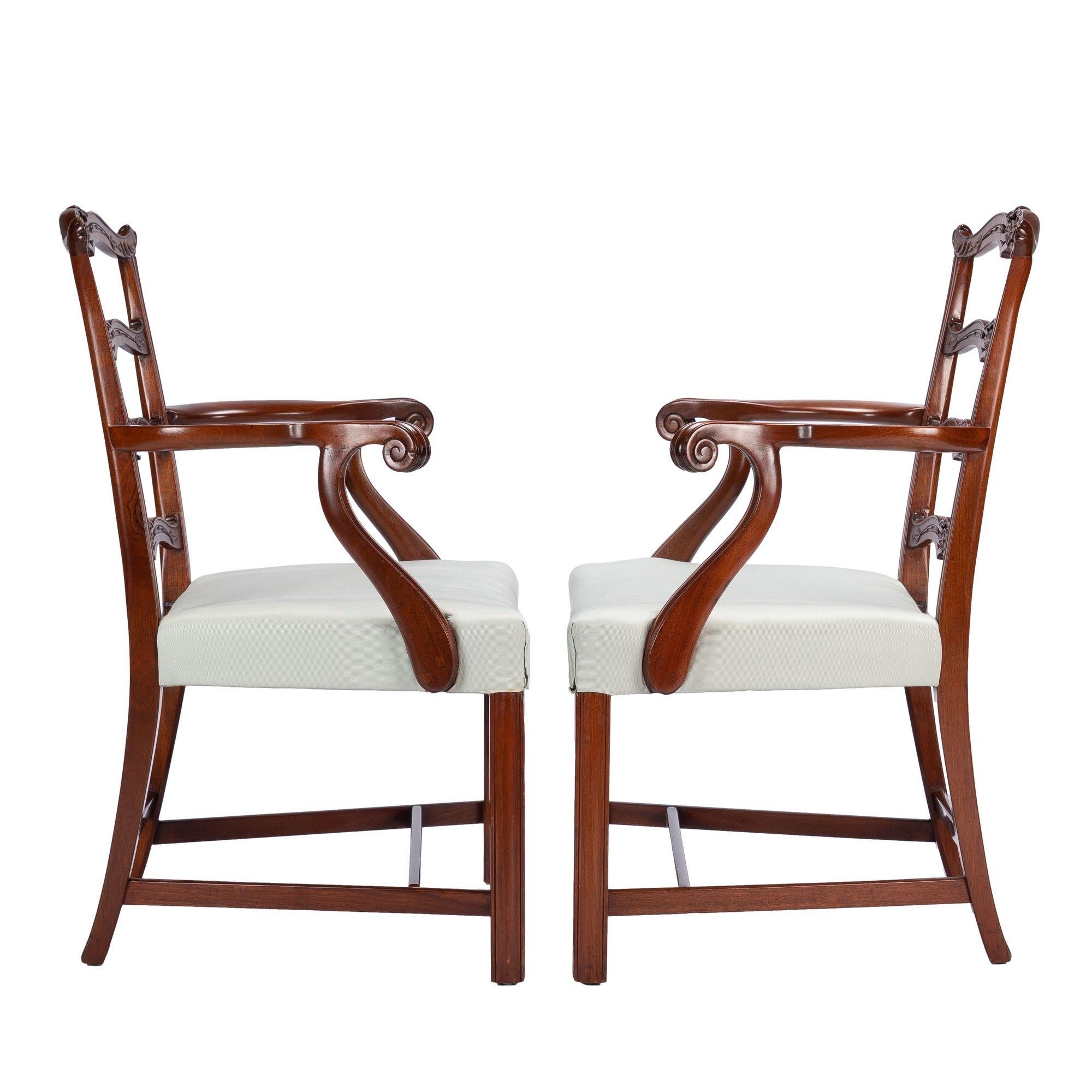 American Pair of Chippendale style ladder back arm chairs, c. 1930-40 For Sale