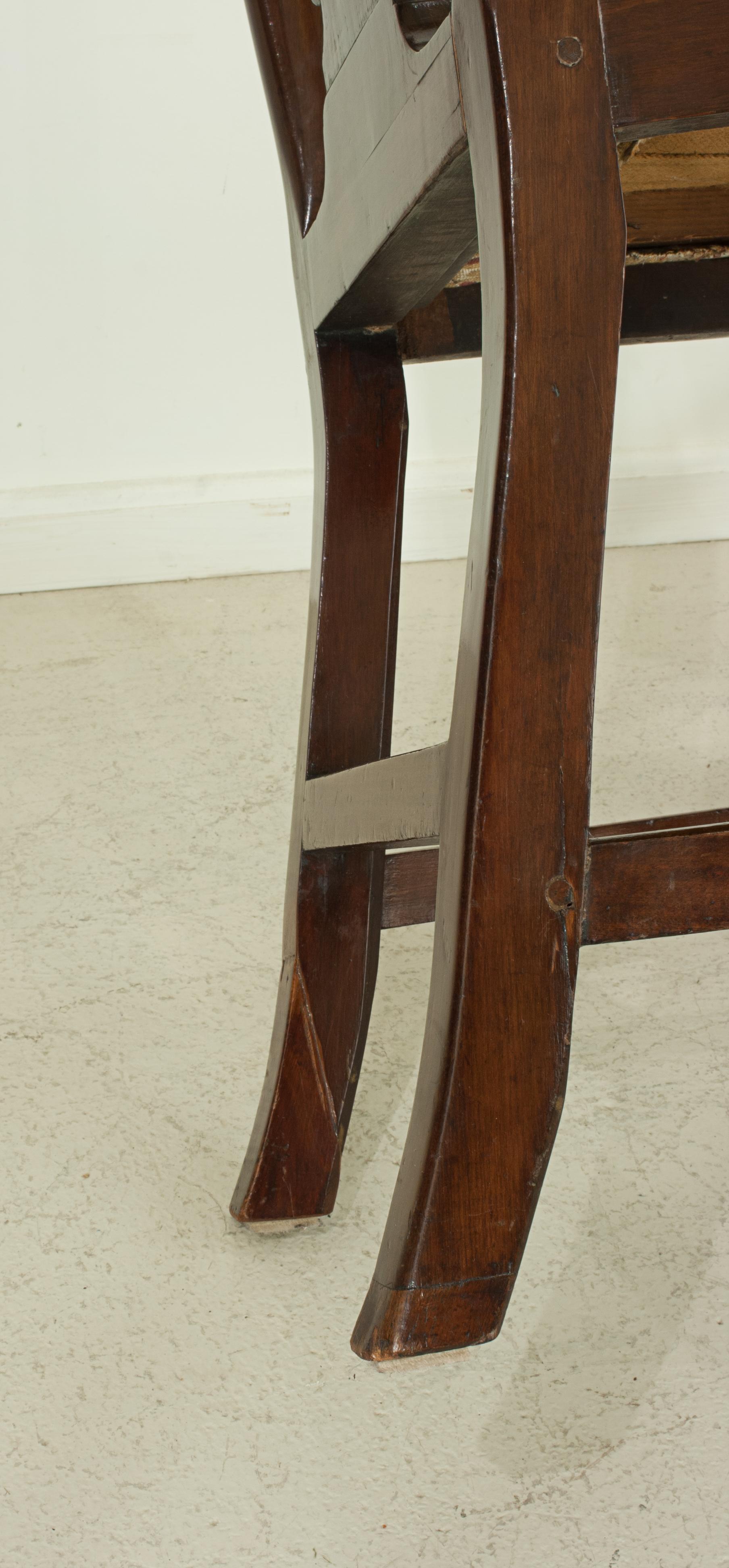 Paire de chaises de salle à manger en acajou de style Chippendale, début du 19ème siècle en vente 4