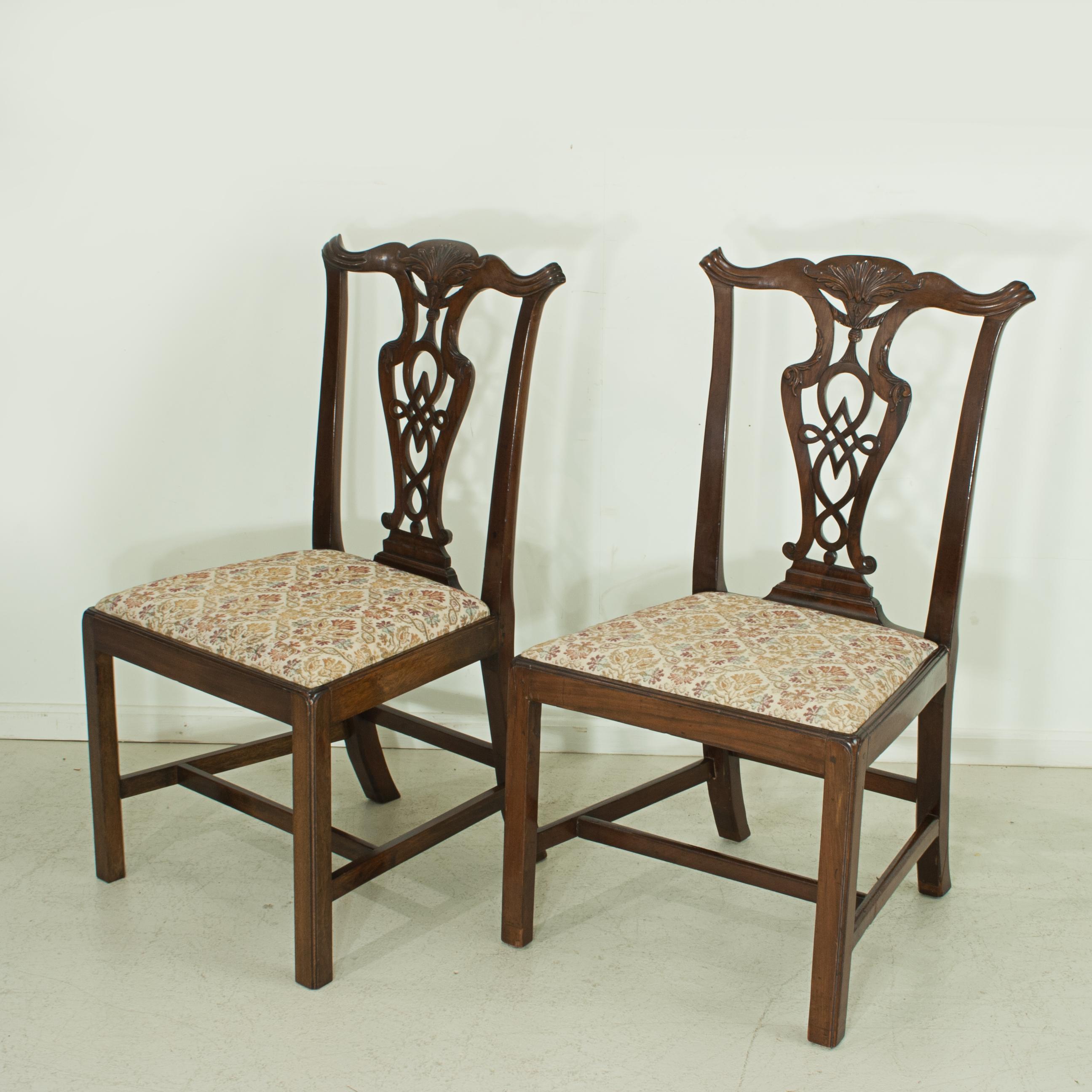 Pair of Chippendale Style Mahogany Dinning Chairs Early 19th Century For Sale 8
