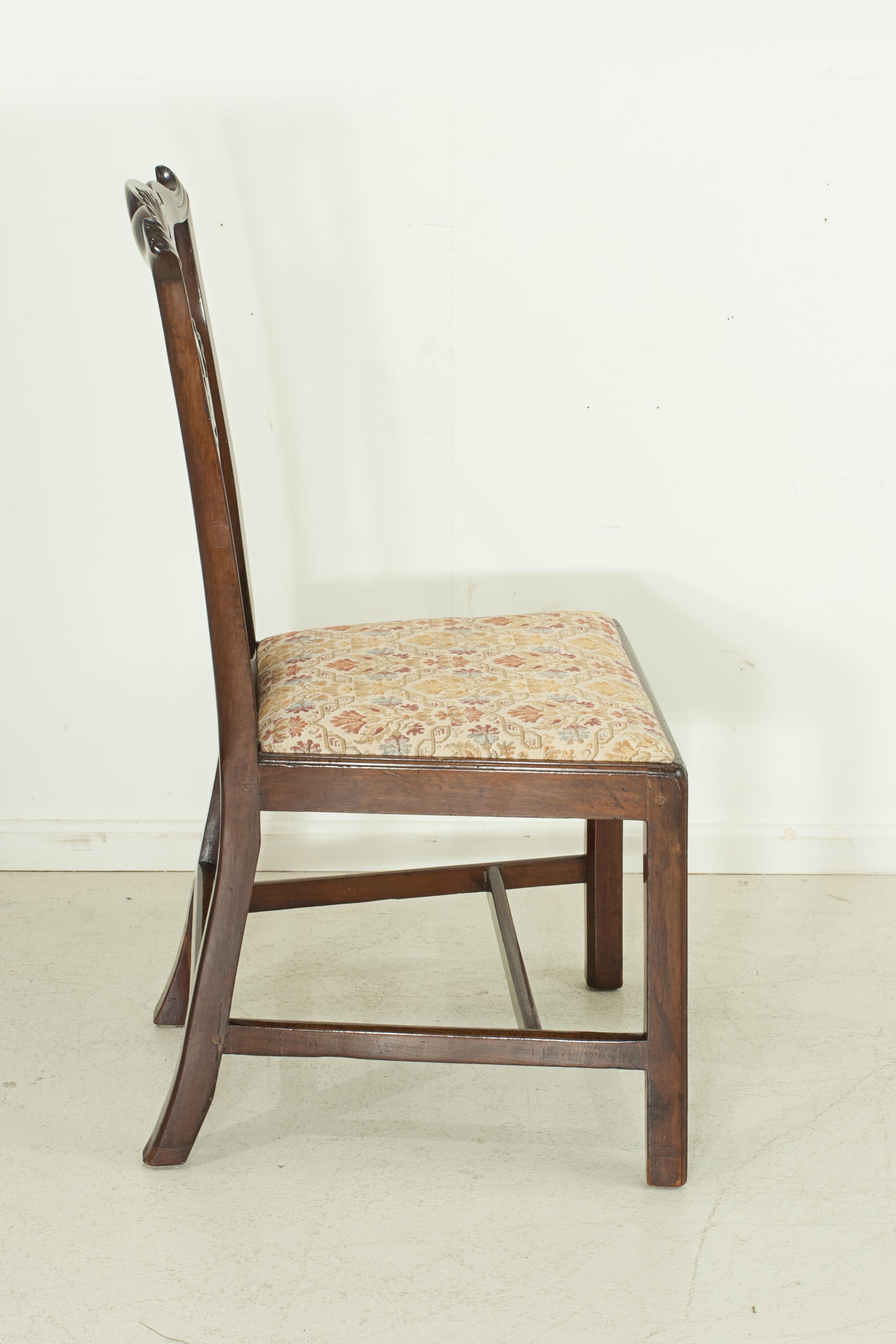 Acajou Paire de chaises de salle à manger en acajou de style Chippendale, début du 19ème siècle en vente