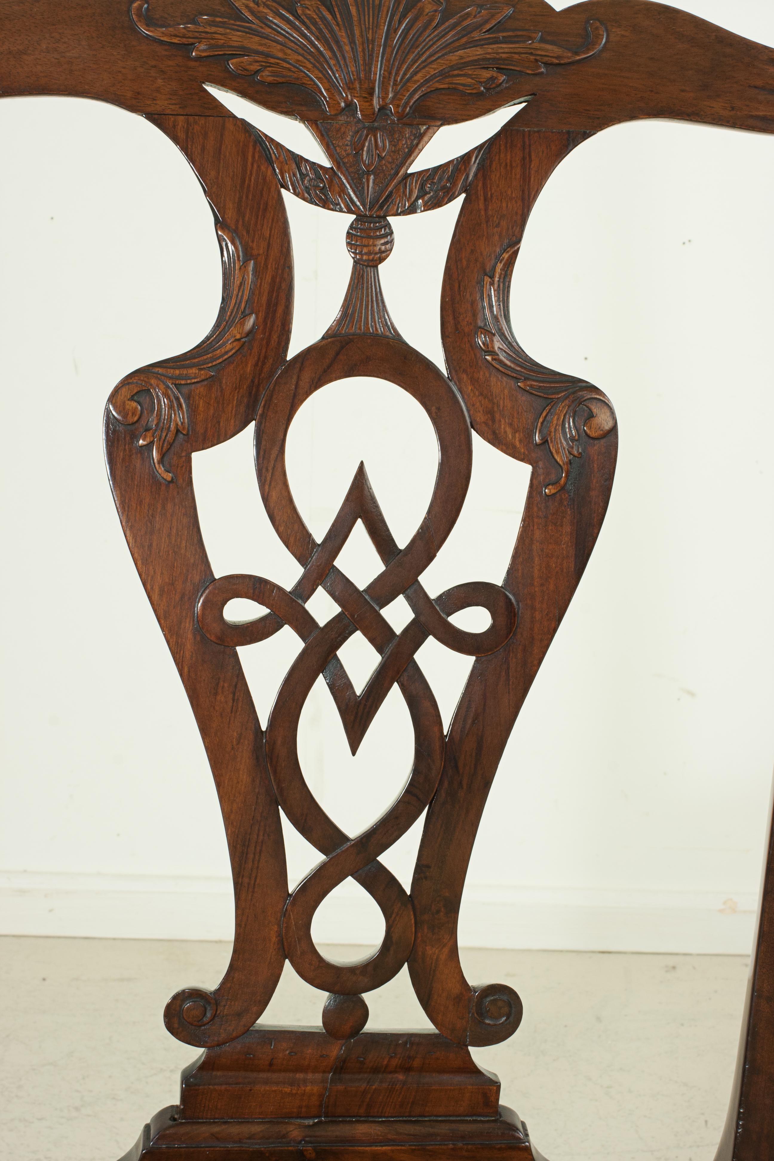 Paire de chaises de salle à manger en acajou de style Chippendale, début du 19ème siècle en vente 2