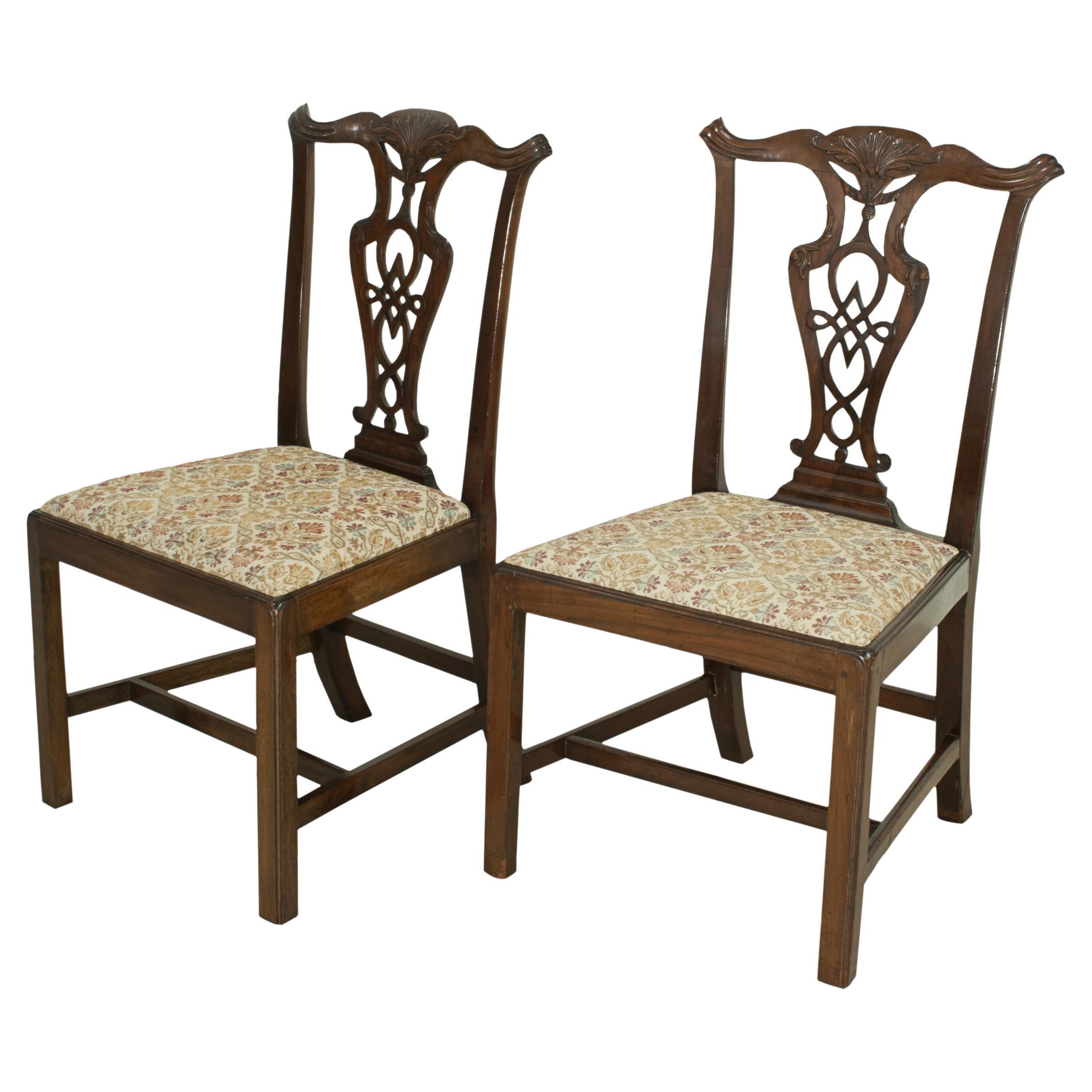 Paire de chaises de salle à manger en acajou de style Chippendale, début du 19ème siècle en vente