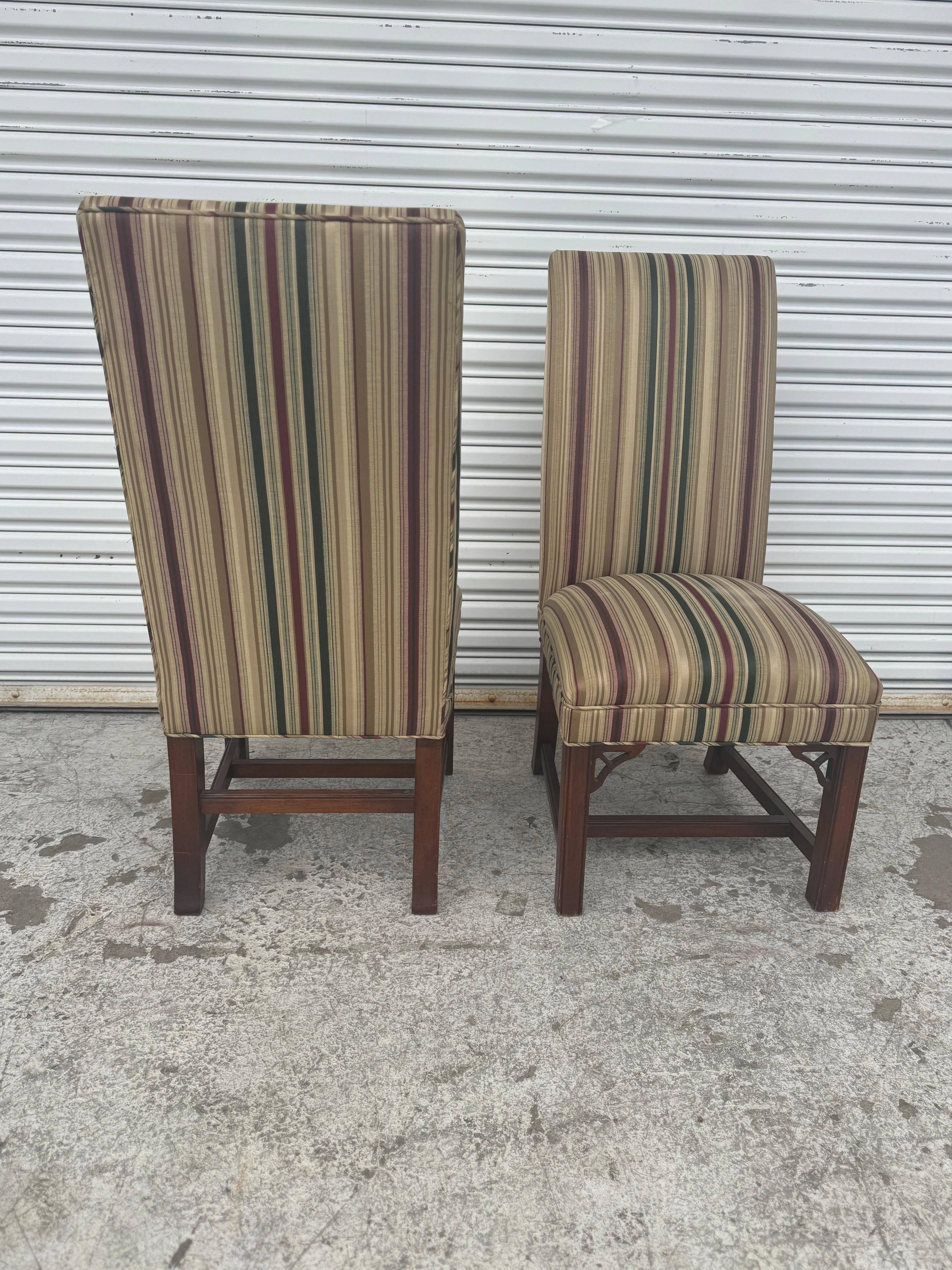 Paar Mahagoni-Seitenchairs im Chippendale-Stil im Angebot 1