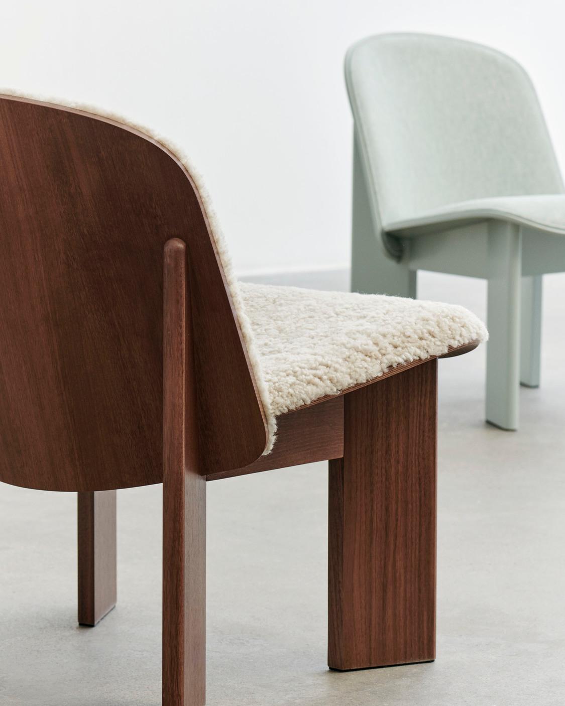 Pair of Chisel Lounge Chairs-Sheepskin Mohawi 21/Lacquered Walnut for Hay For Sale 3
