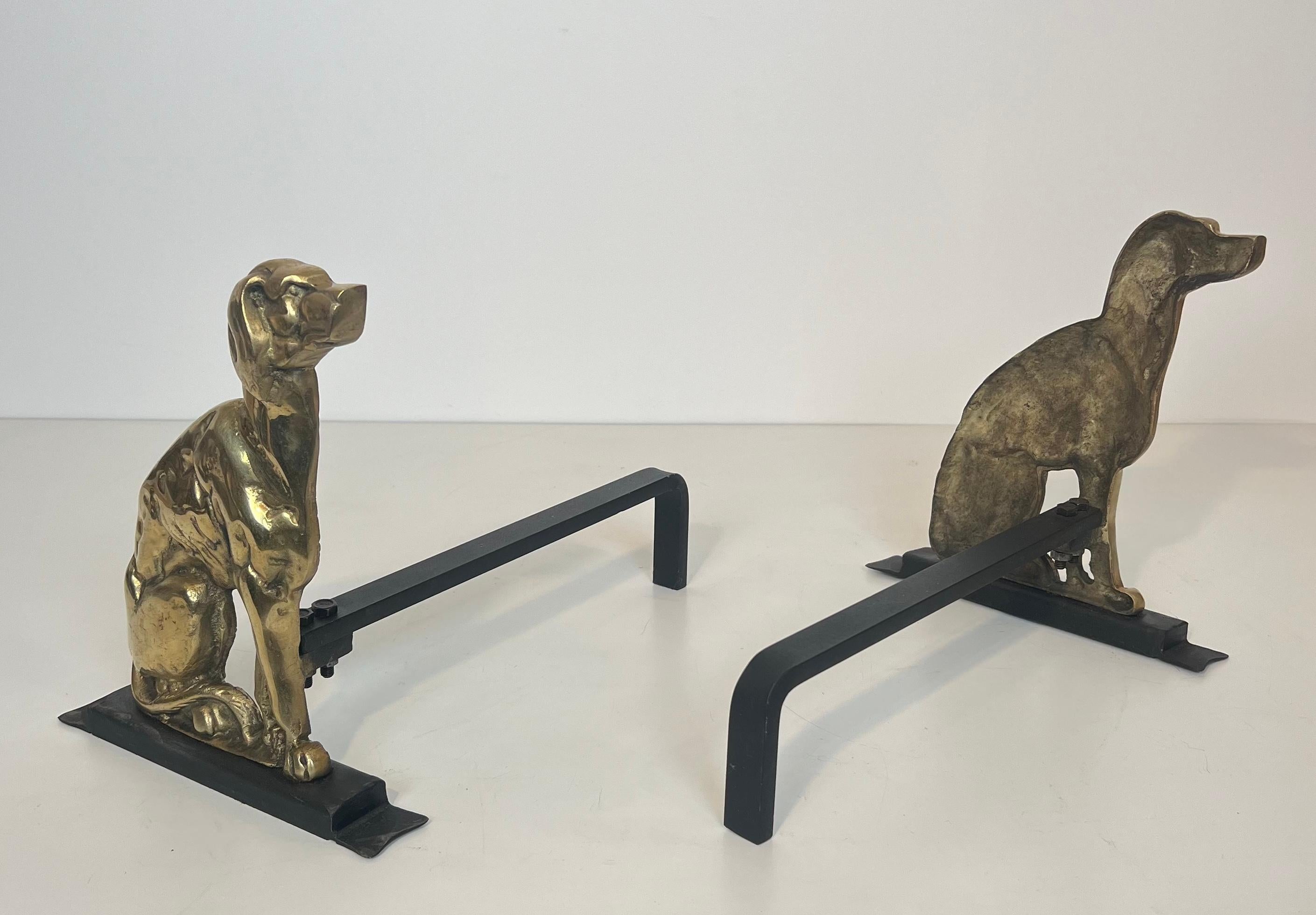 Pair of Chiseled Bronze Andirons Representing Dogs In Good Condition For Sale In Marcq-en-Barœul, Hauts-de-France