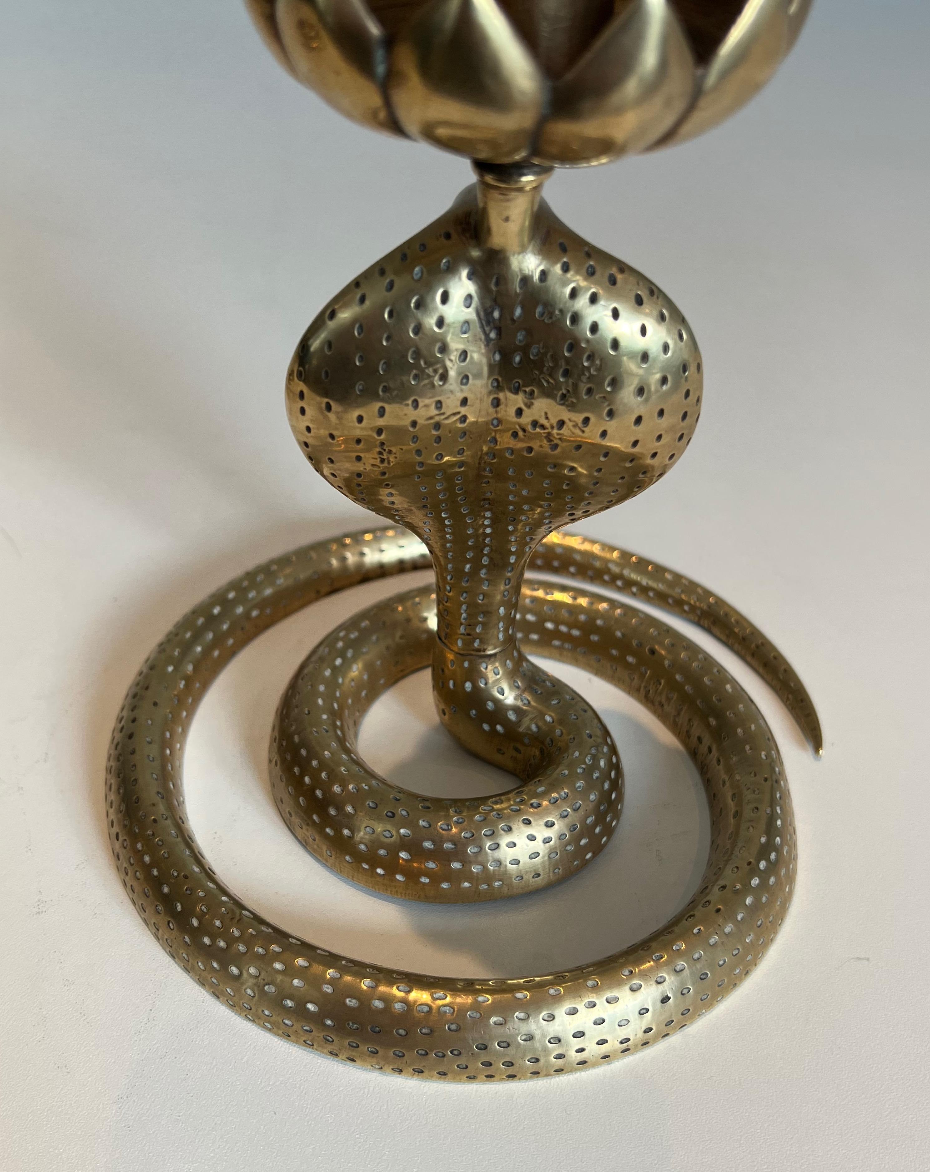 Pair of Chiseled Bronze Cobra Candlesticks In Good Condition For Sale In Marcq-en-Barœul, Hauts-de-France