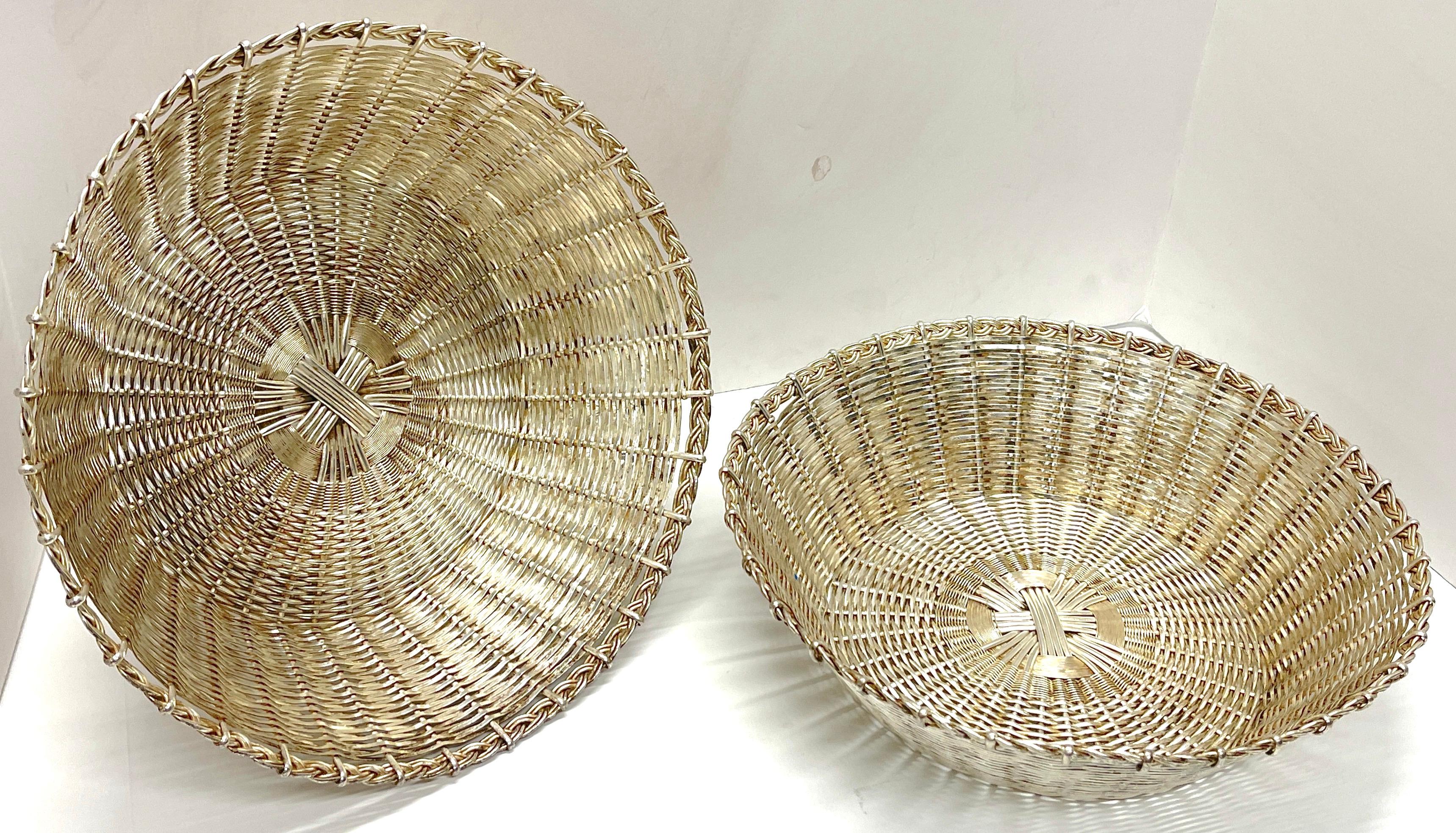 Pareja de cestas Christofle 'Atrib. Cestas tejidas plateadas en venta 4