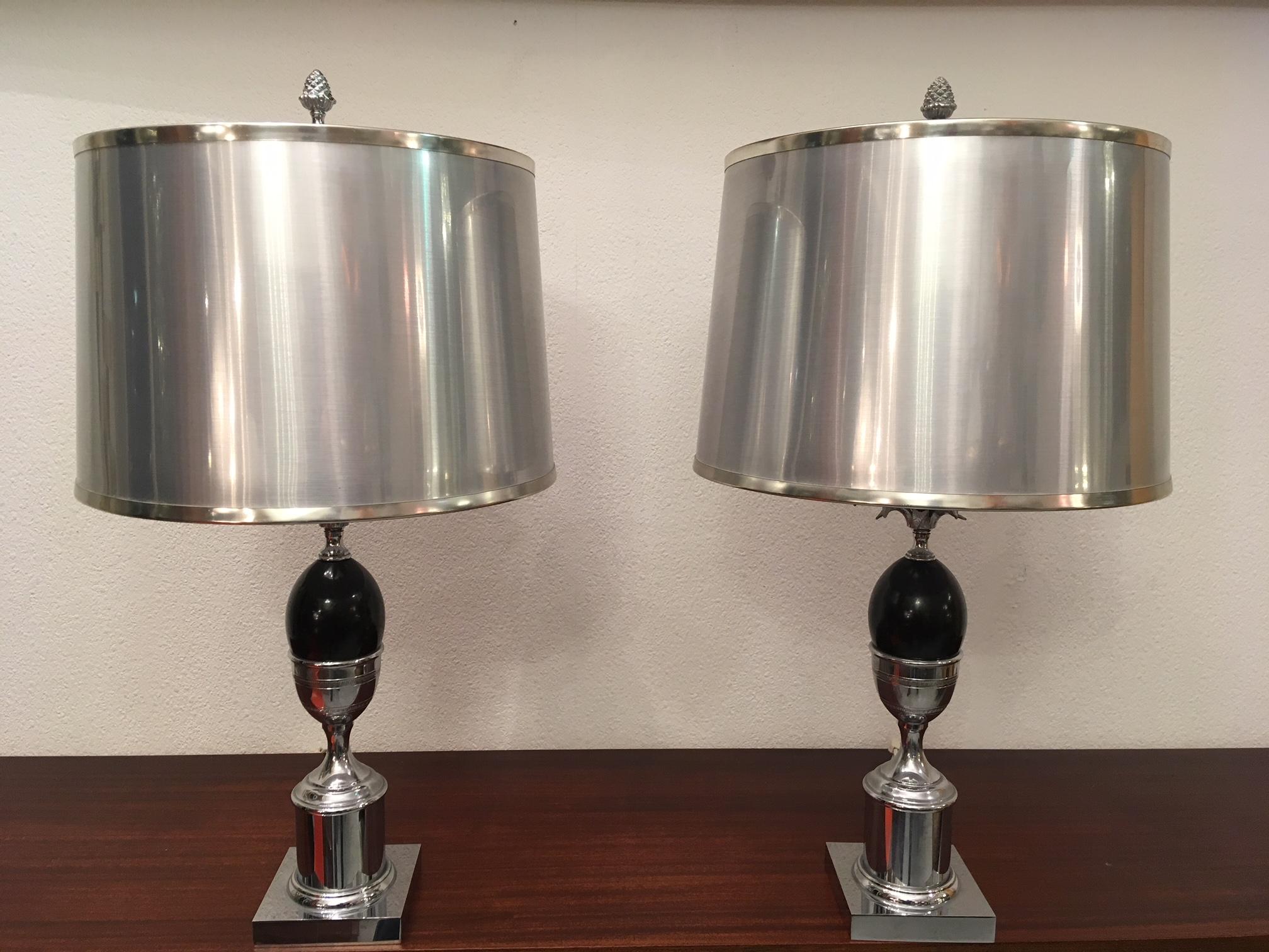 Pair of Chrome and Acrylic Table Lamps Style Maison Charles In Good Condition For Sale In Geneva, CH