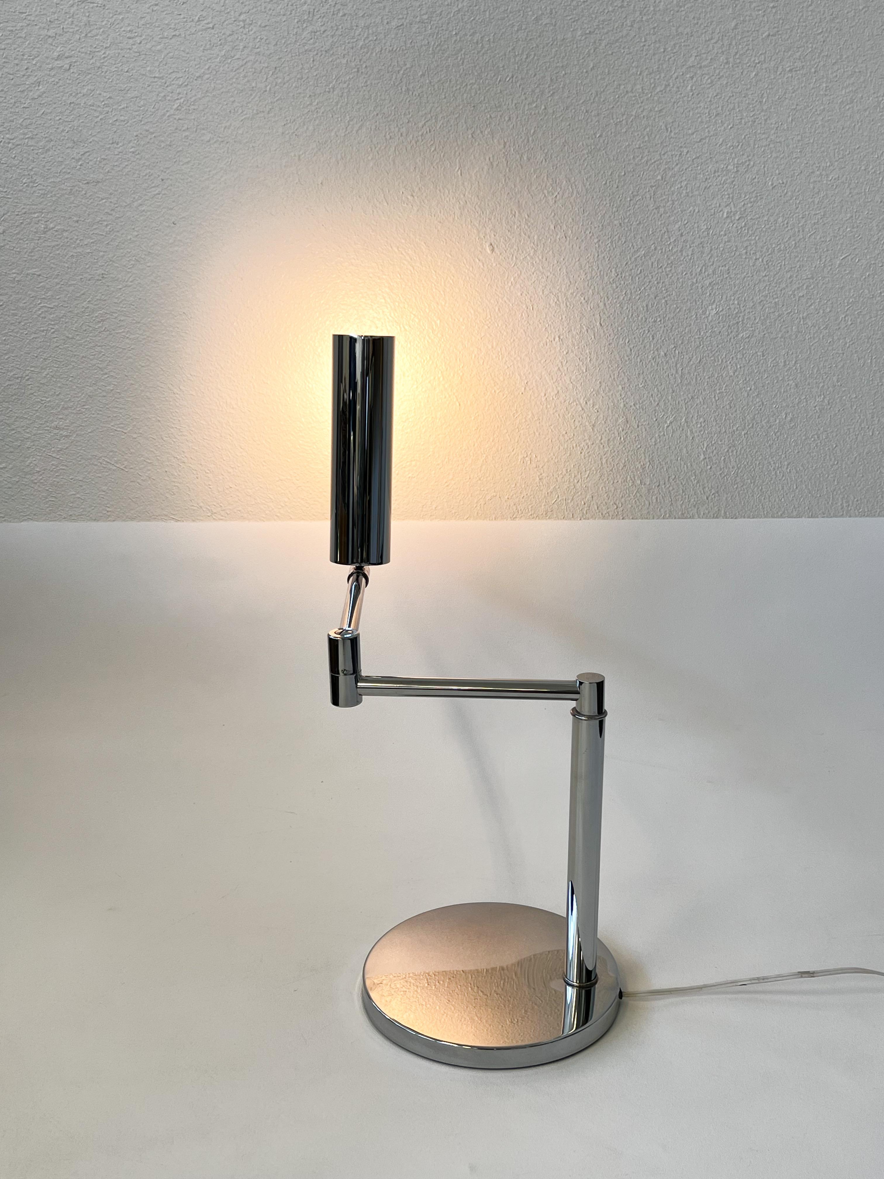 Moderne Lampes de table réglables en chrome de Koch & Lowy en vente