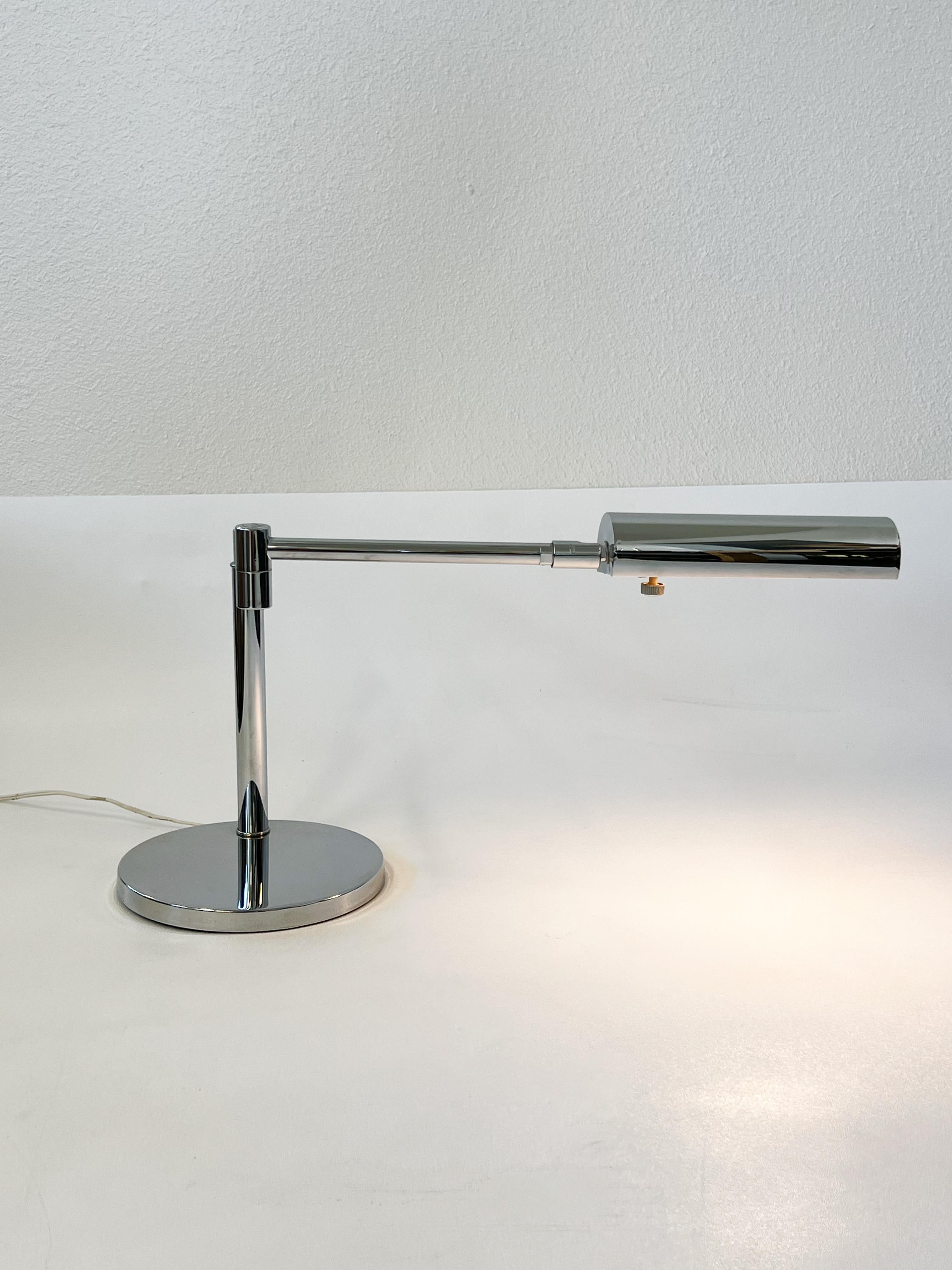 Fait main Lampes de table réglables en chrome de Koch & Lowy en vente