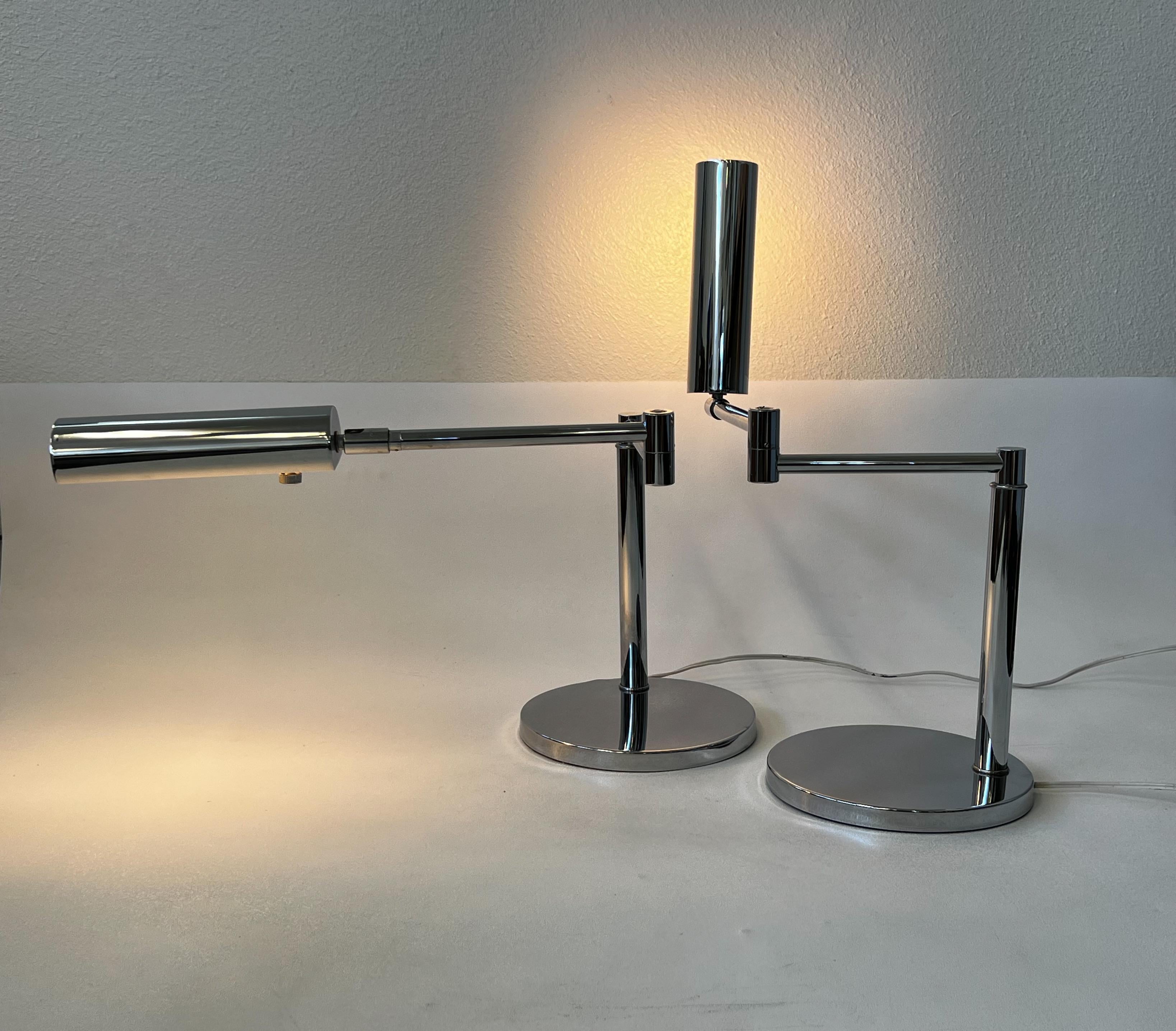 Fin du 20e siècle Lampes de table réglables en chrome de Koch & Lowy en vente