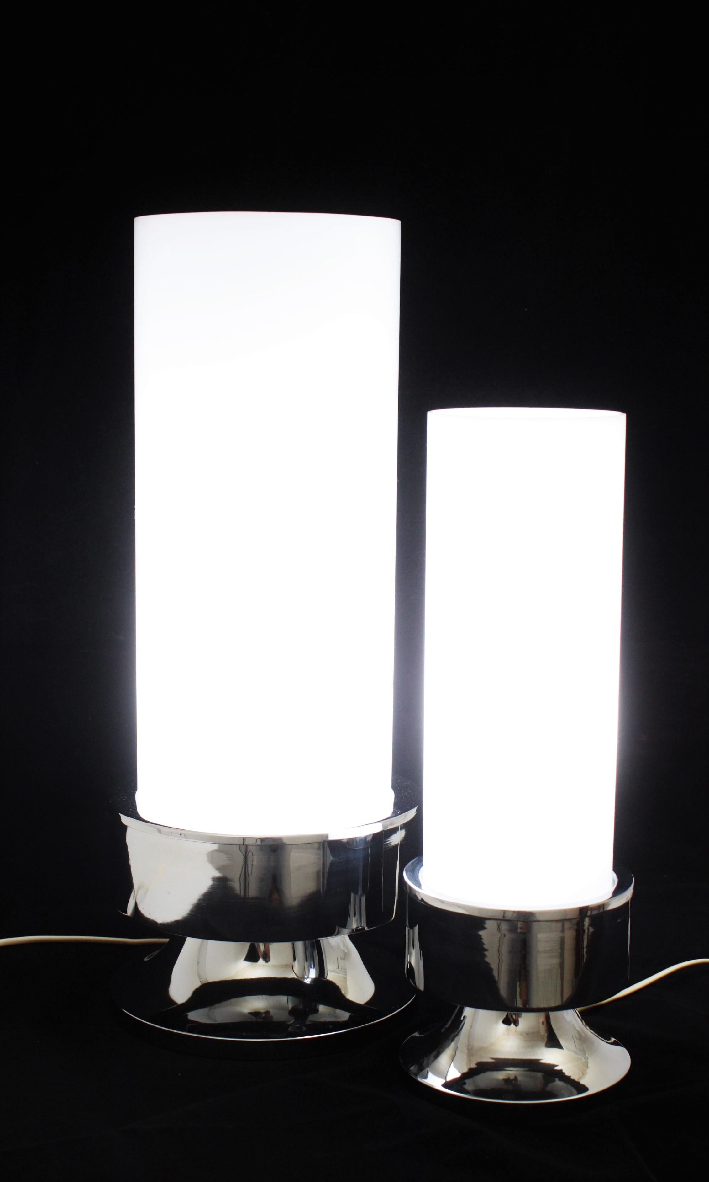 Pair of Italian Cylinder Table Lamps with Chrome Steel Base For Sale 1