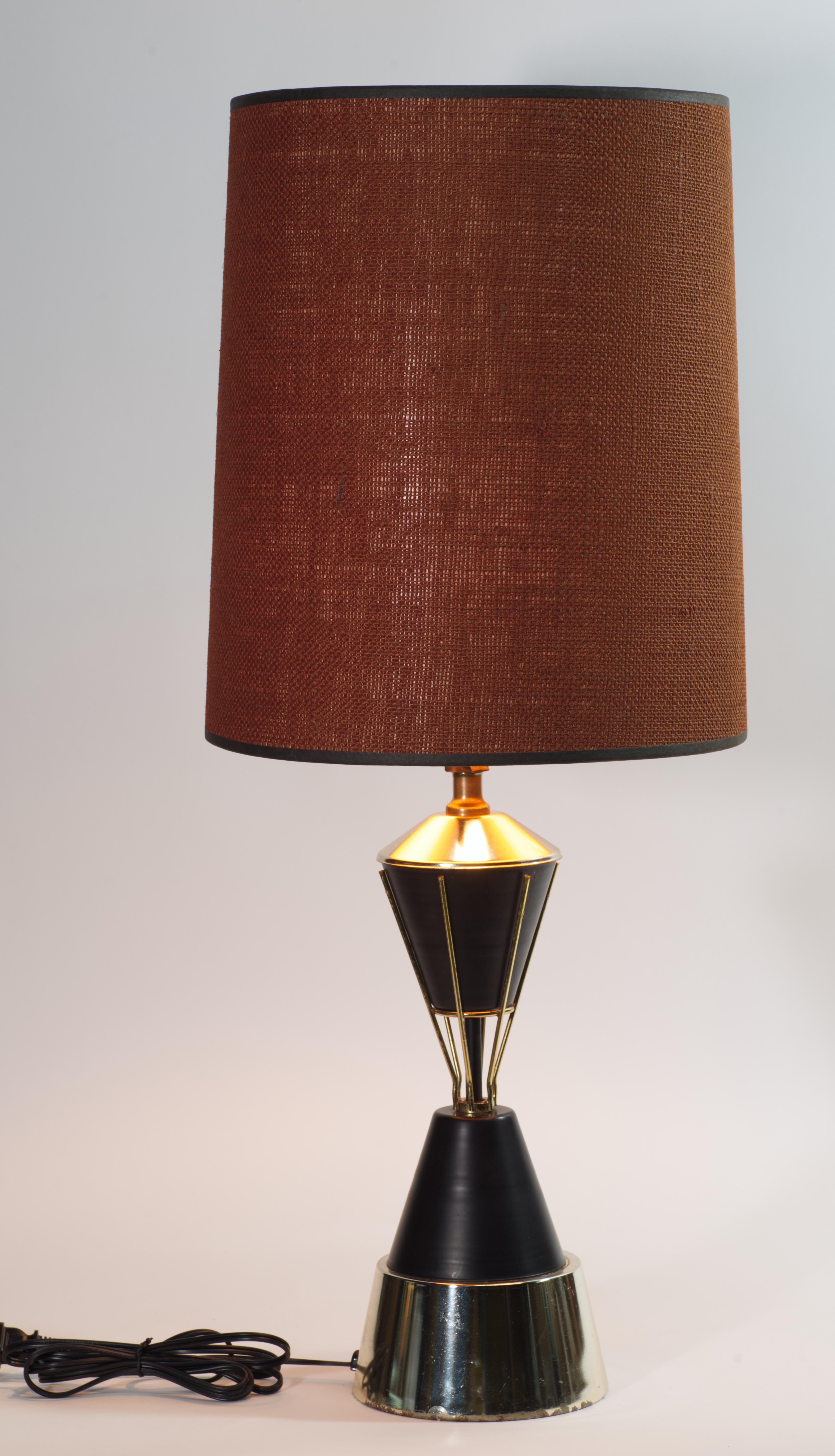 Paire de lampes de table en laiton et émail noir dans le style de Vitra, années 1960 en vente 3