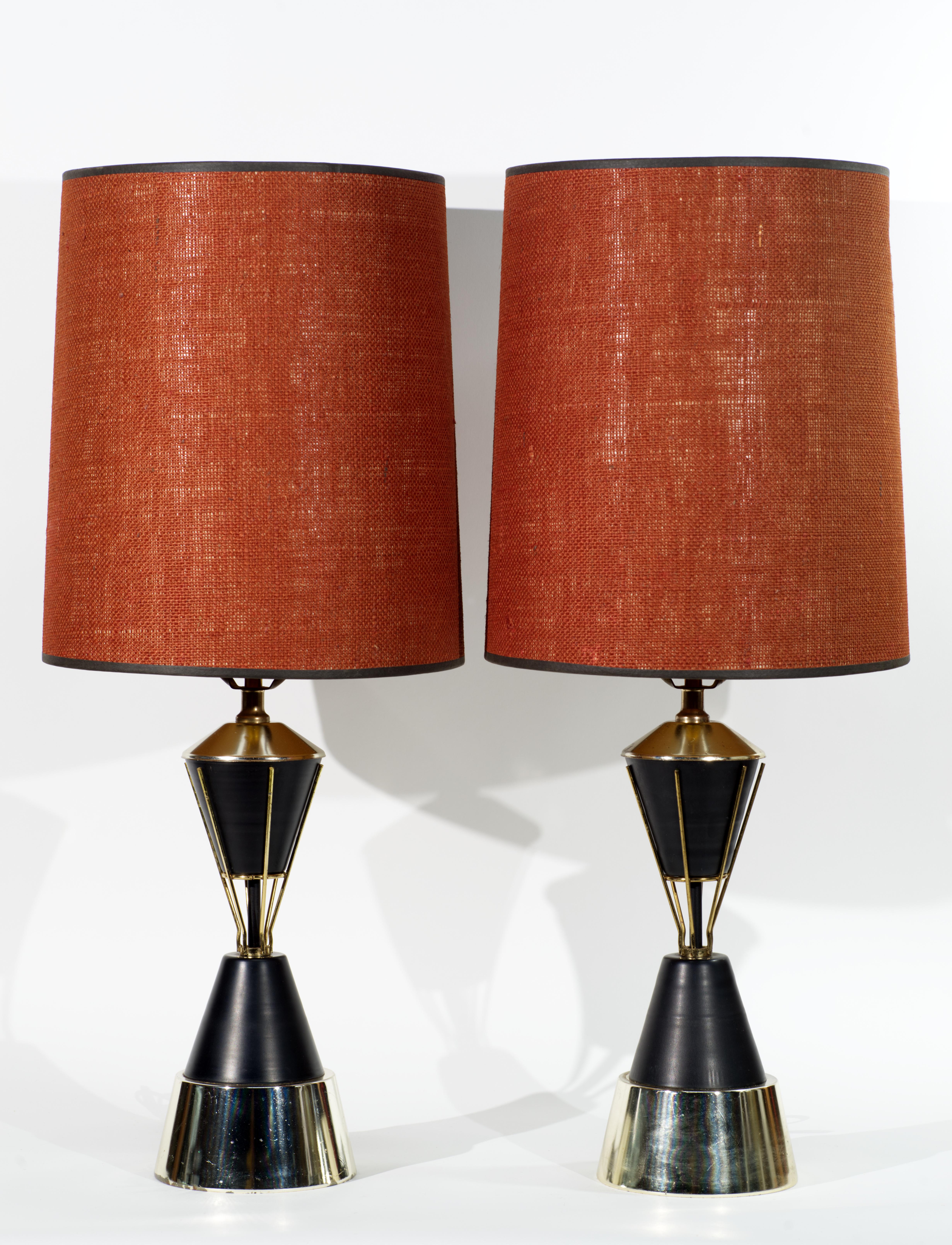 Paire de lampes de table en laiton et émail noir dans le style de Vitra, années 1960 État moyen - En vente à Clifton Springs, NY