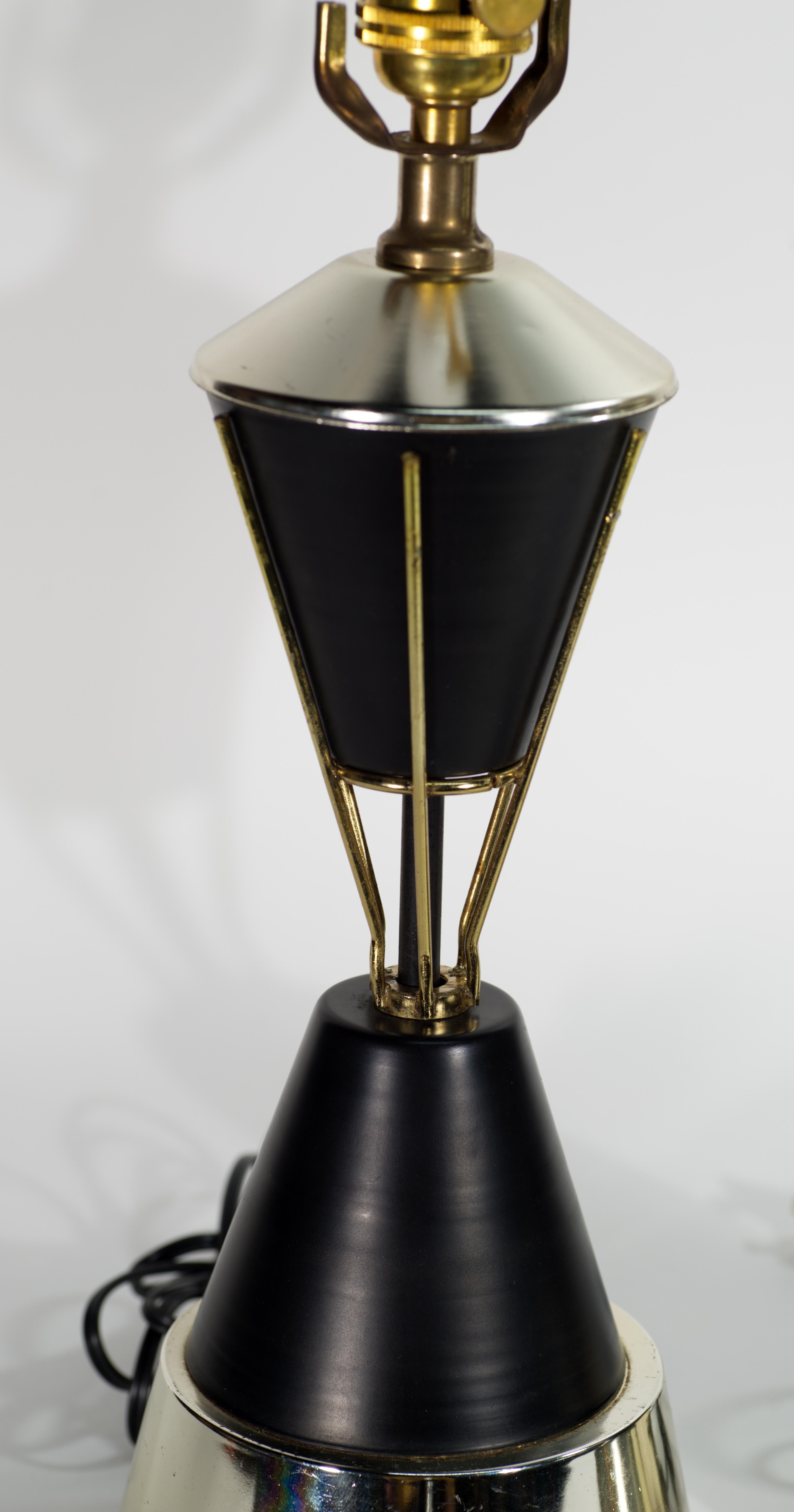 Paire de lampes de table en laiton et émail noir dans le style de Vitra, années 1960 en vente 1