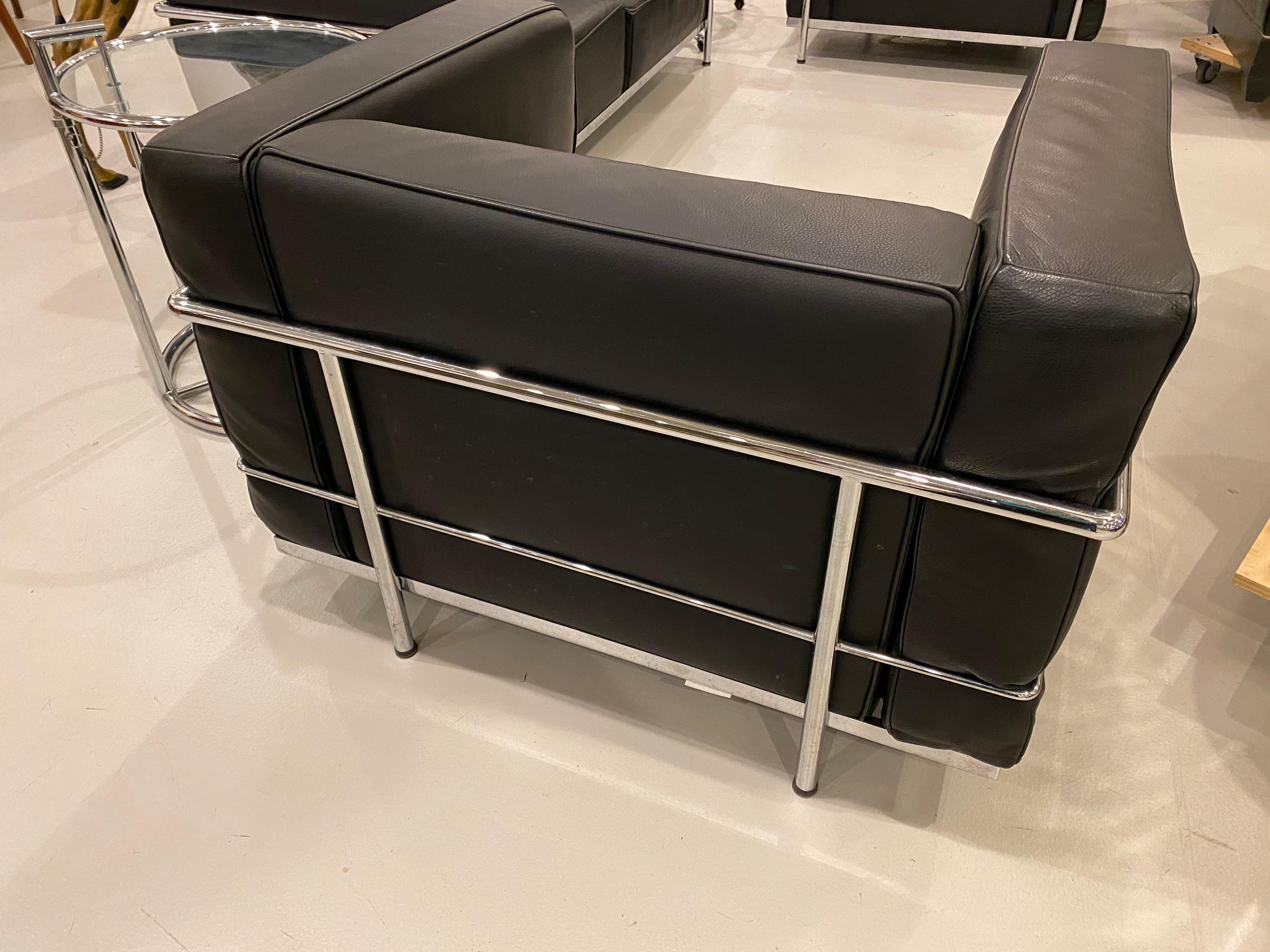 Pair of Chrome and Black Leather Club Chairs in the Style of Le Corbusier In Good Condition For Sale In North Bergen, NJ