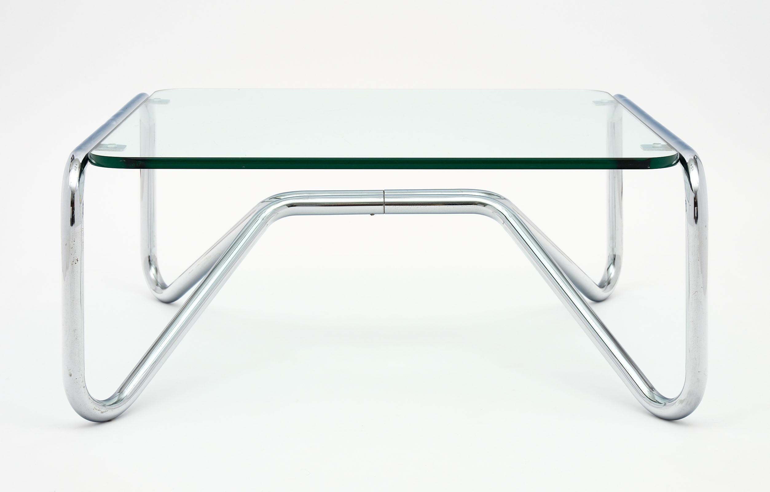 Pair of Chrome and Glass Coffee Tables In Good Condition For Sale In Austin, TX